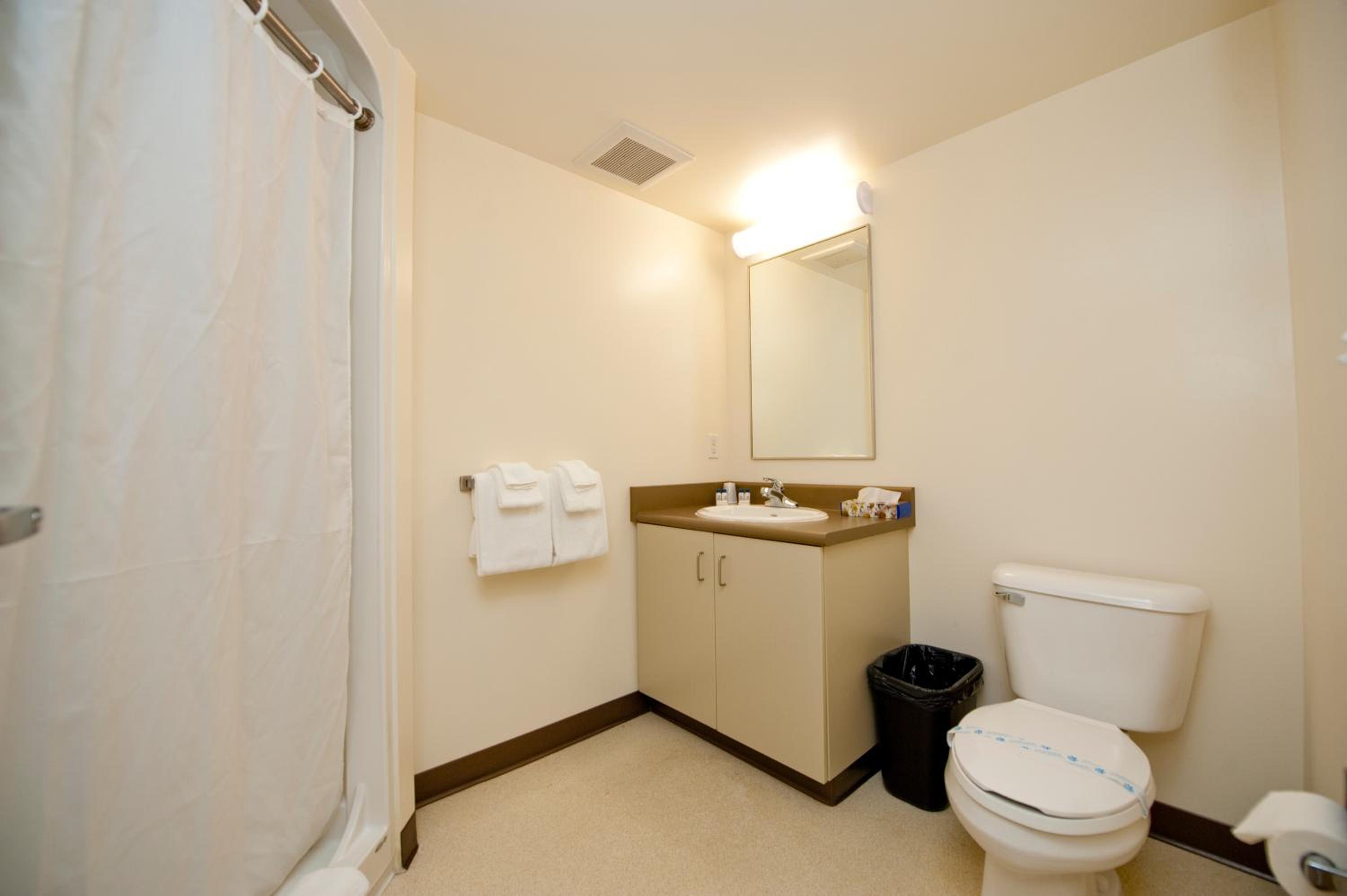 Four-Bedroom Suite - Photo 9