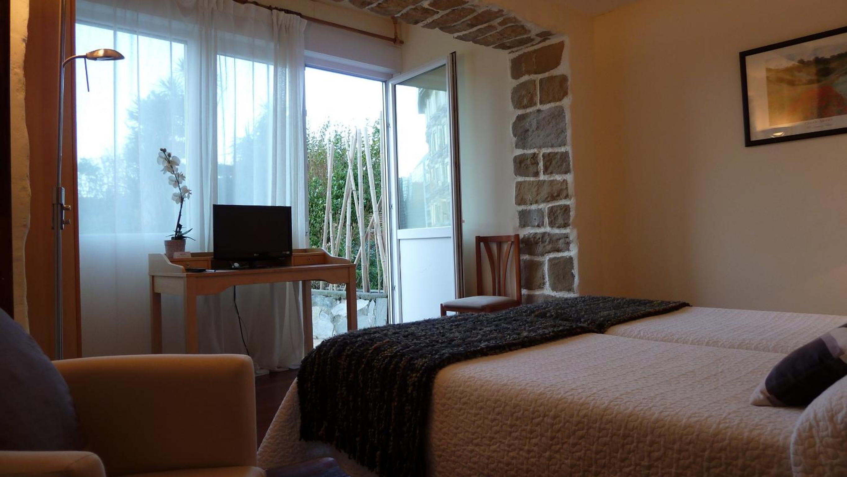 Double or Twin Room - Photo 5