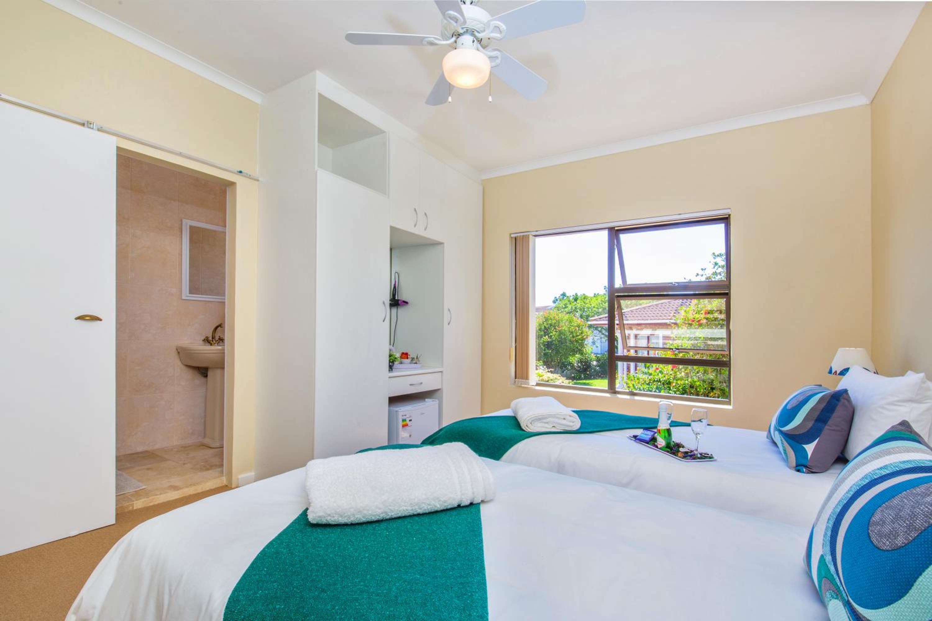 Single Room with Balcony - Photo 1