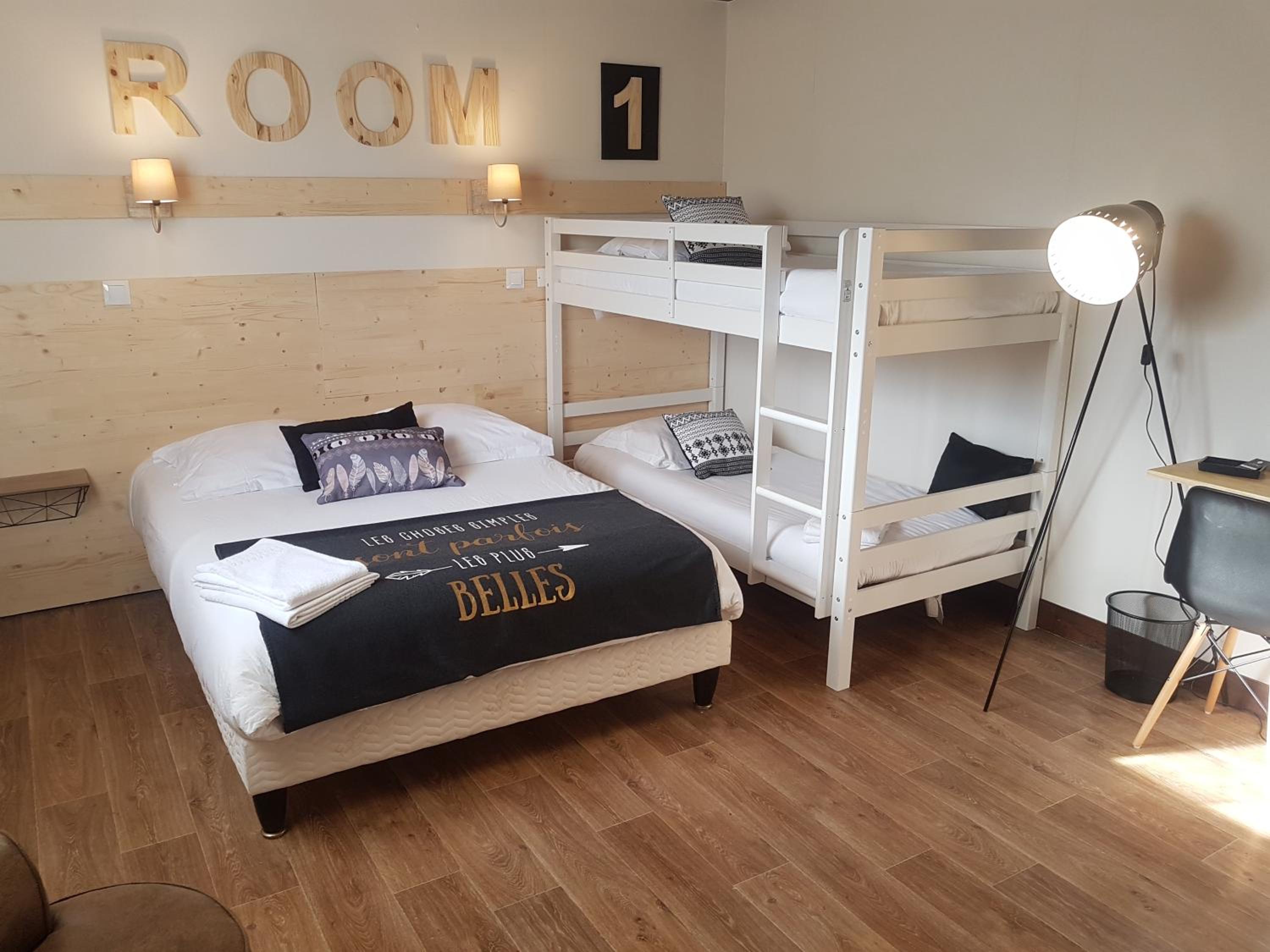 Quadruple Room - Photo 7