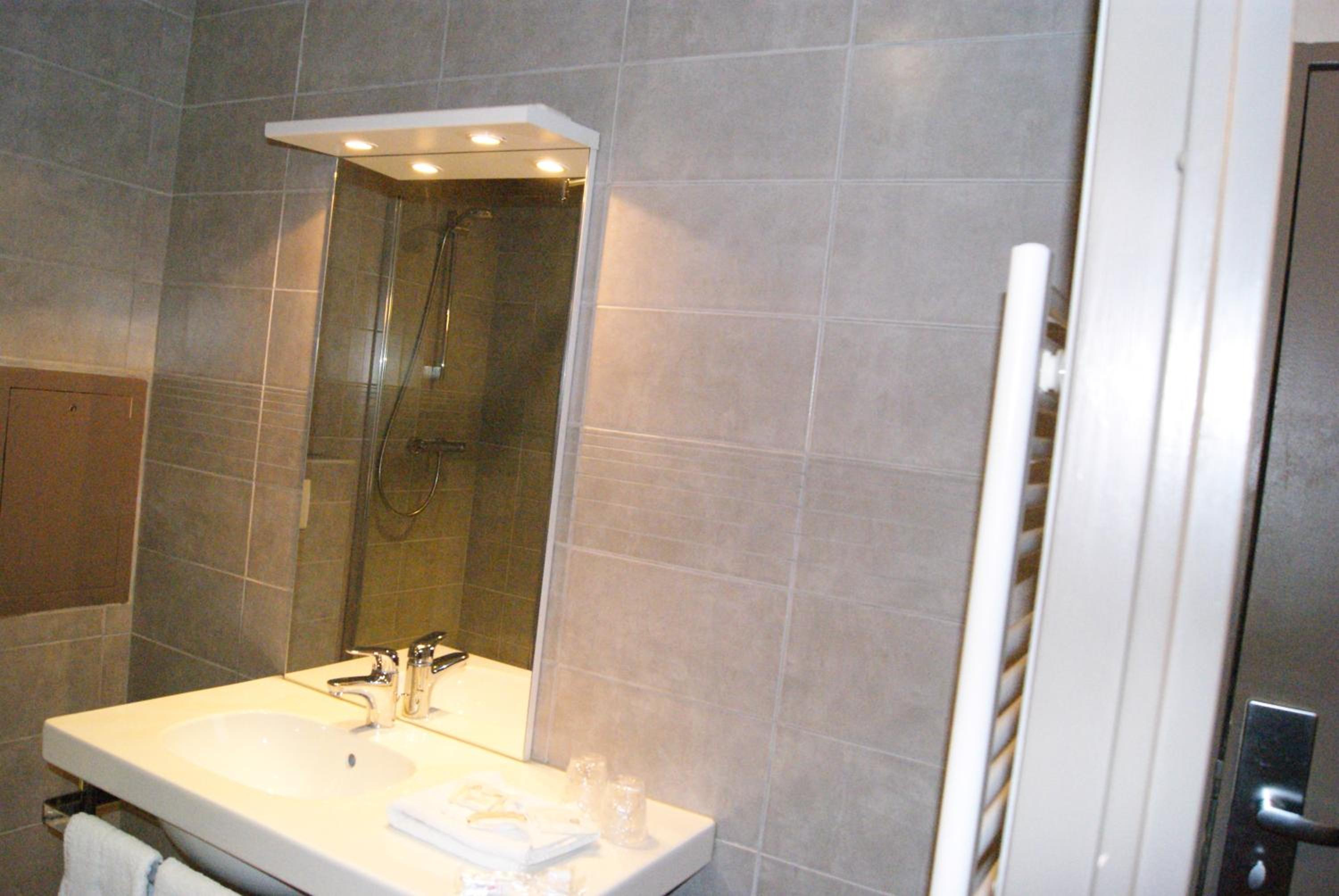 Twin Room - Photo 2