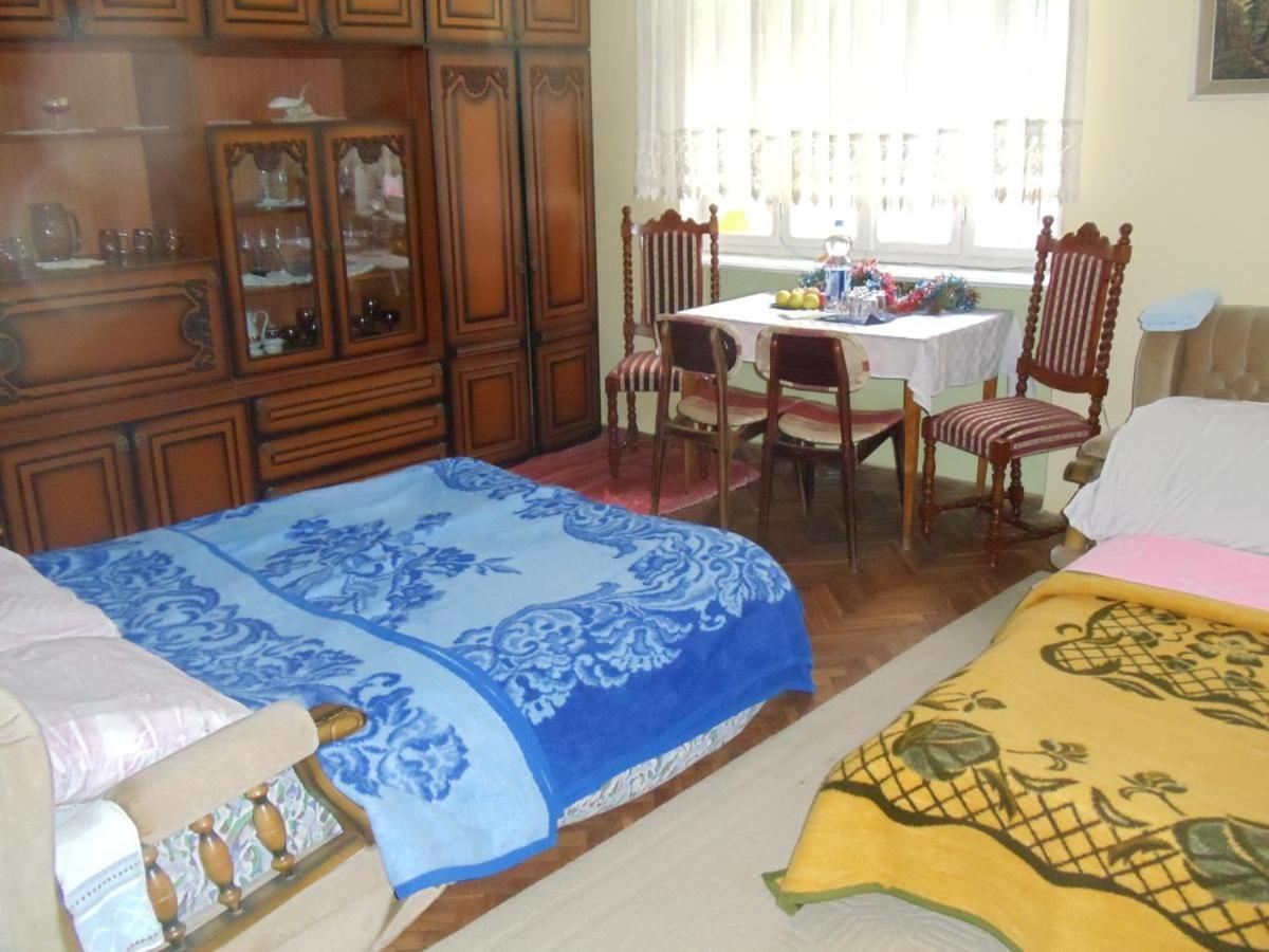 Quadruple Room with Private Bathroom photo 3