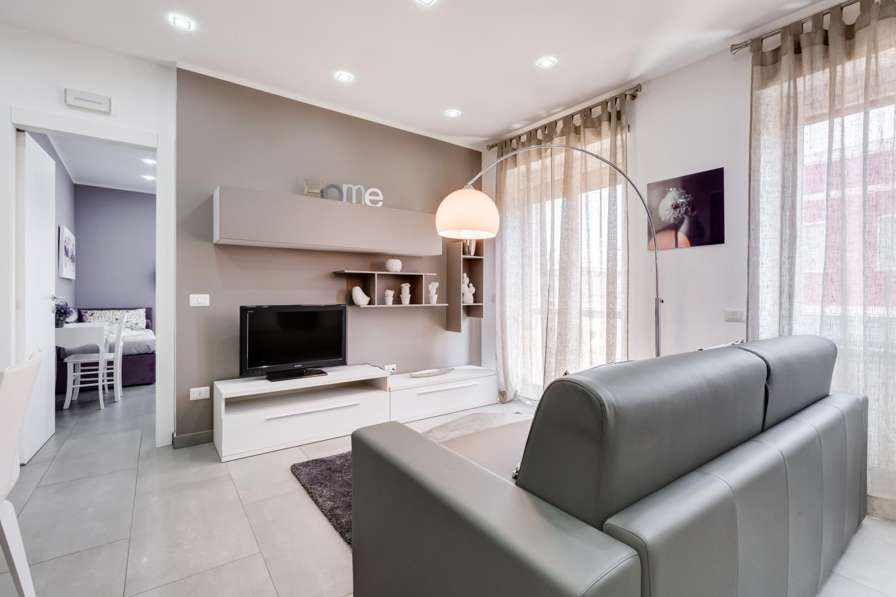 Luxury Three-Bedroom Apartment - Via Baldo degli Ubaldi 50