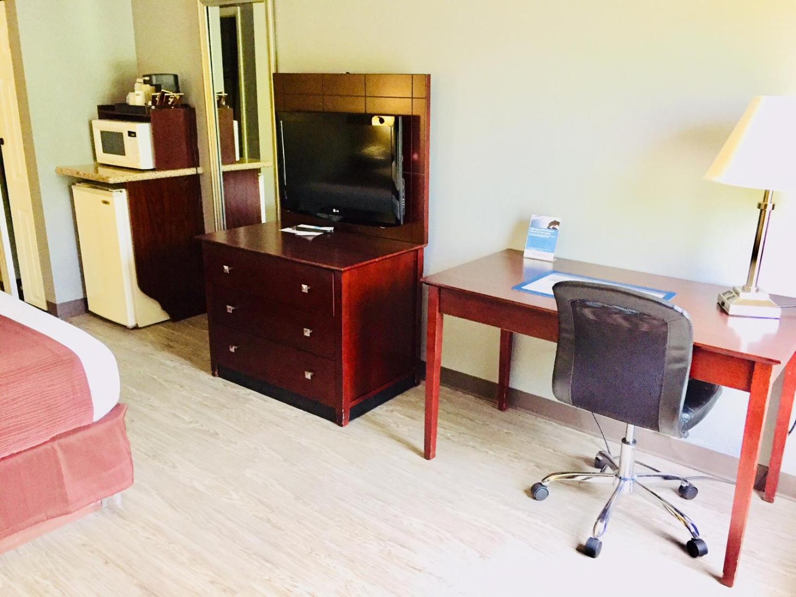 Standard King Room - Photo 7