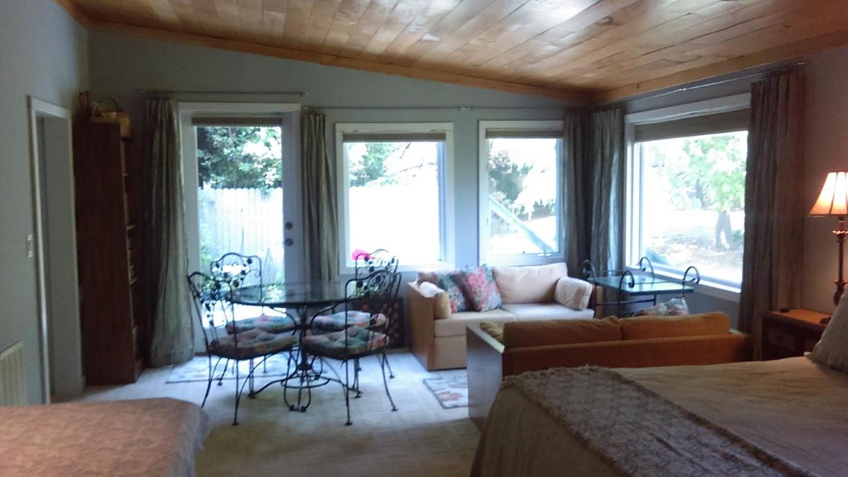 Deluxe King Room photo 2