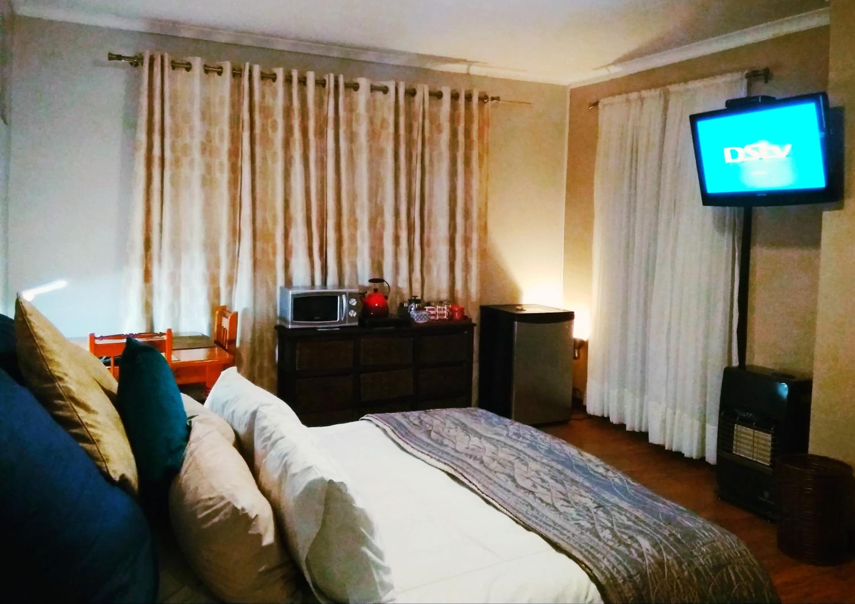 Double Room with Private Bathroom - Photo 6