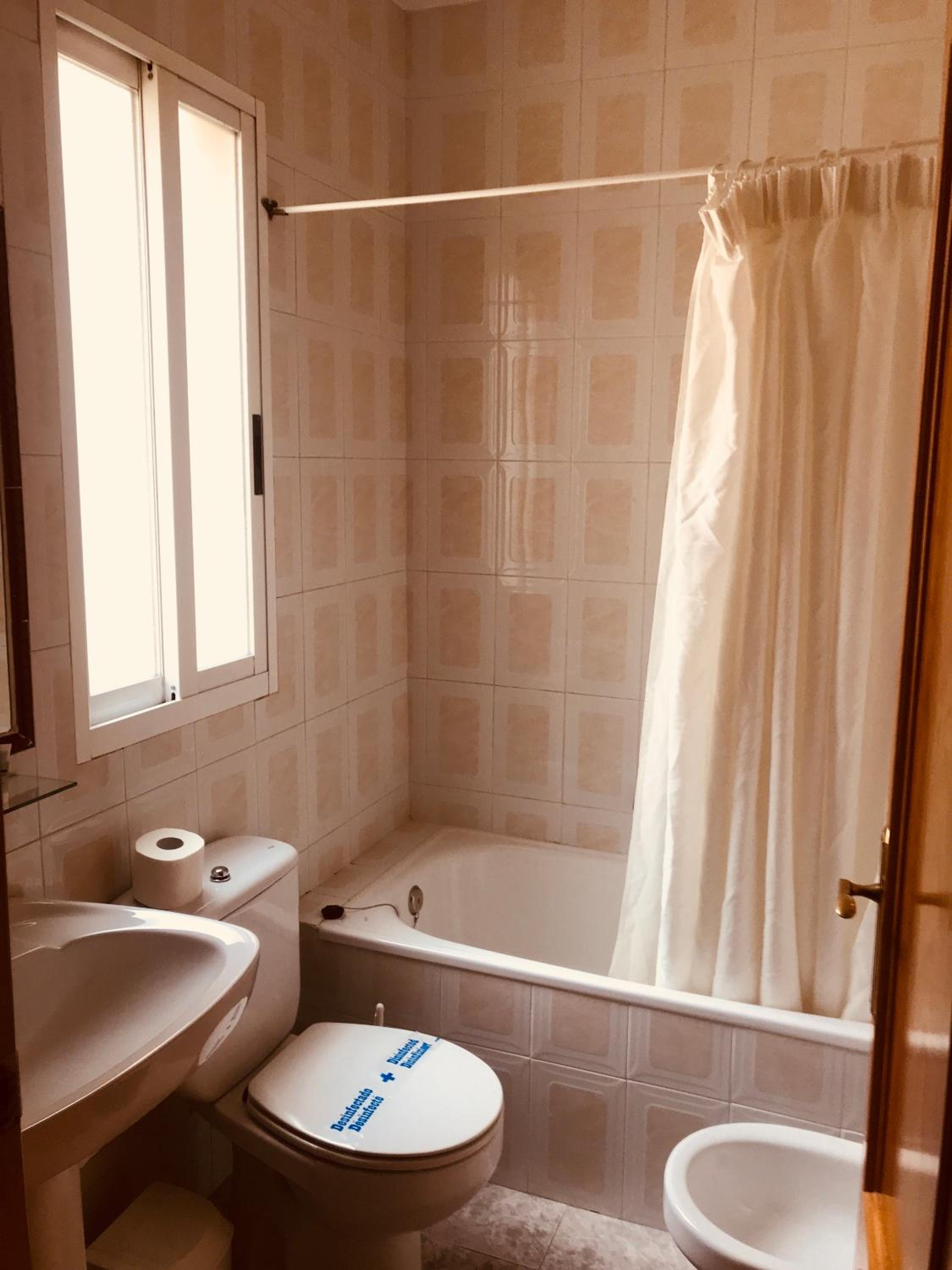 Queen Room photo 2