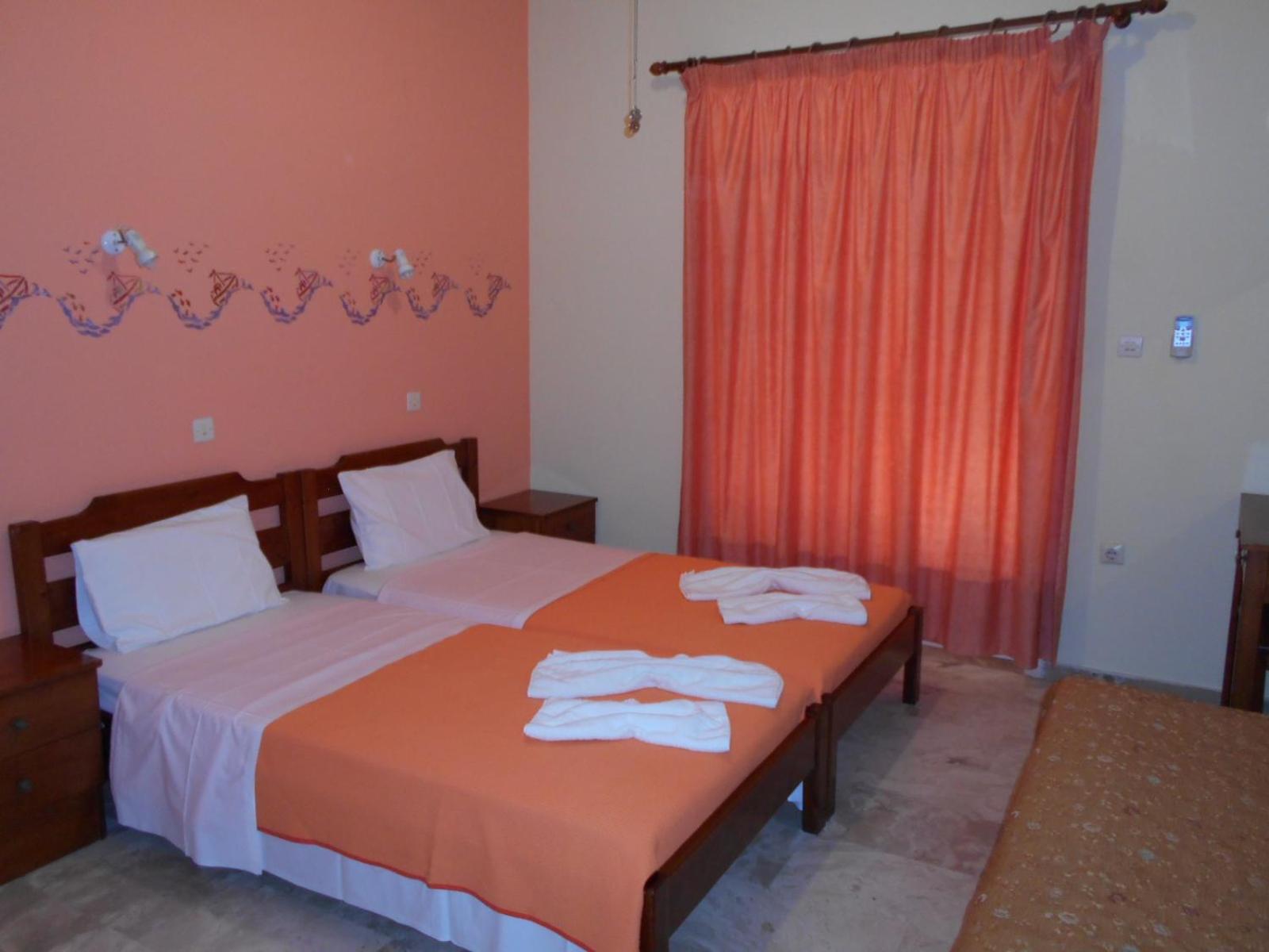 Family Room with Side Sea View photo 3