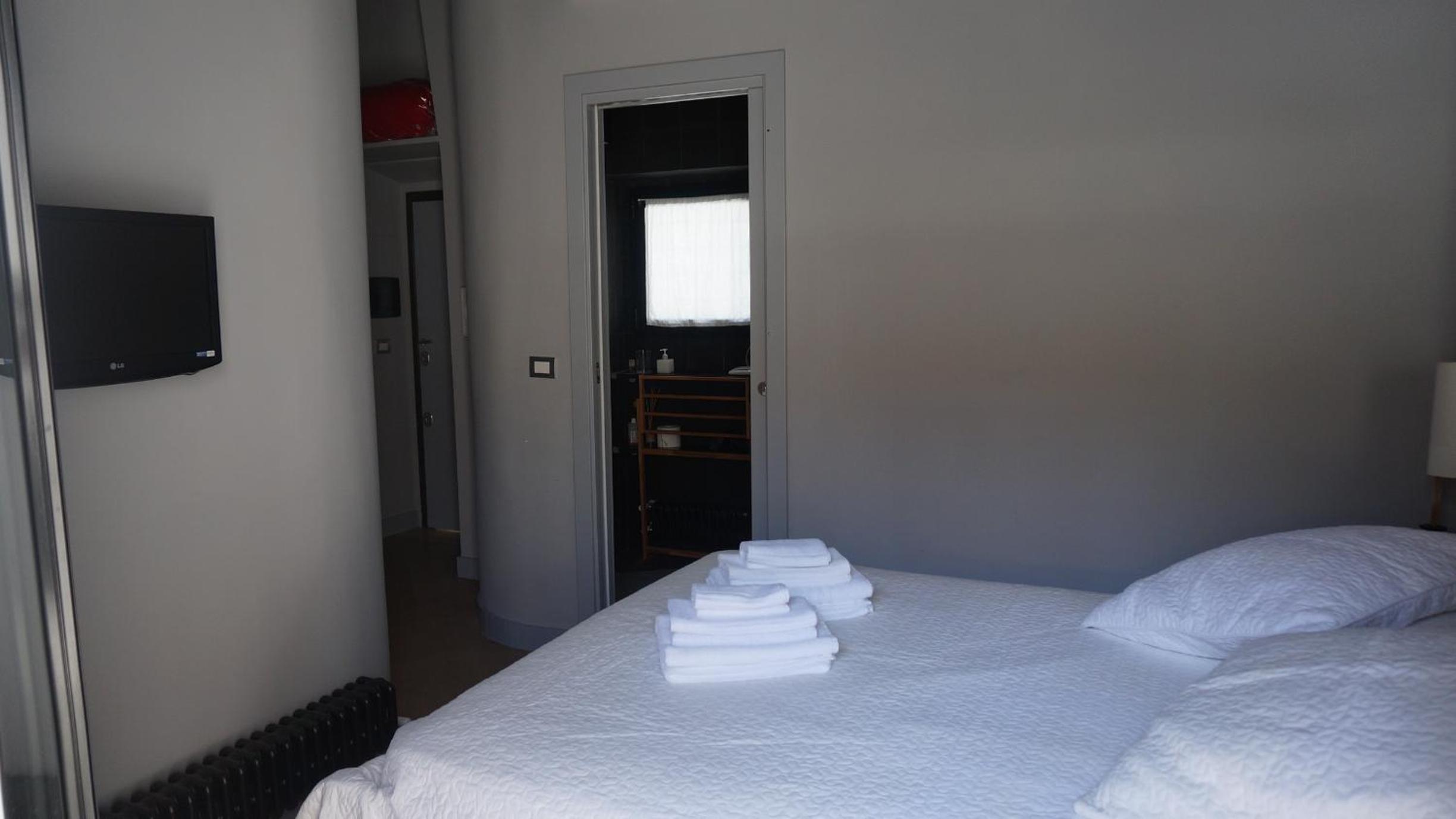 Deluxe Double Room with Balcony photo 1