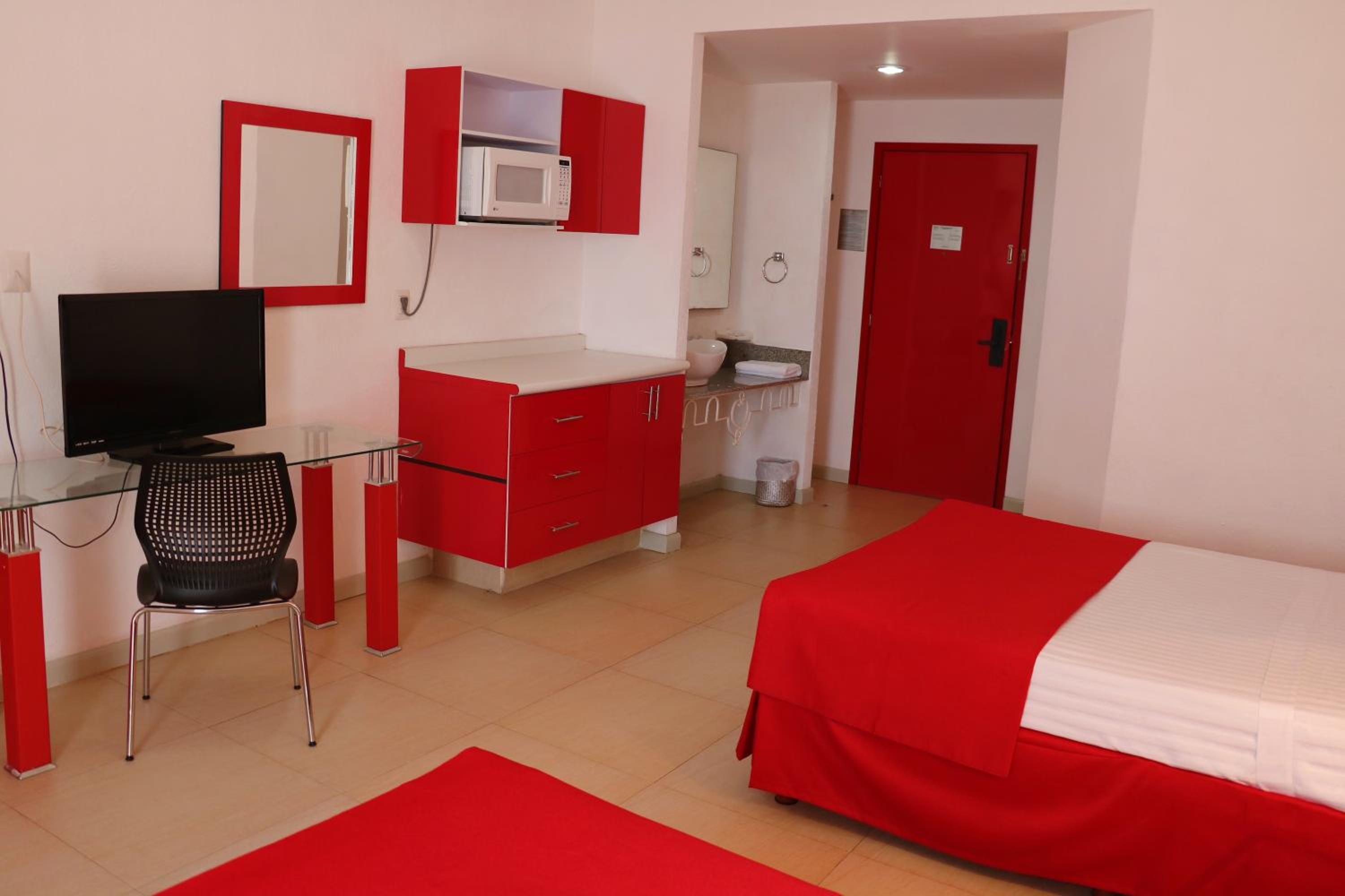 Double Room with Two Double Beds - Photo 2