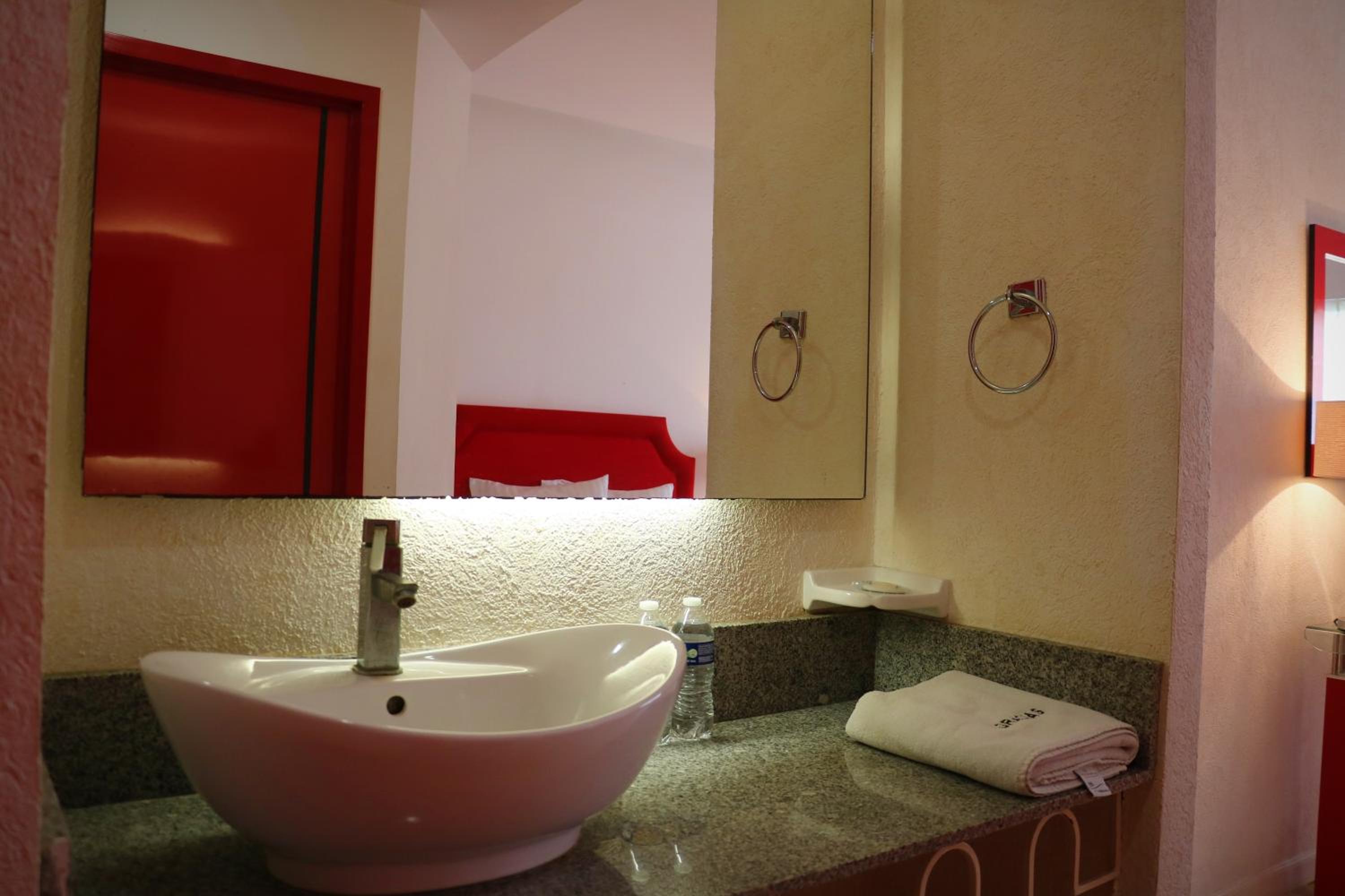 Double Room with Two Double Beds - Photo 6
