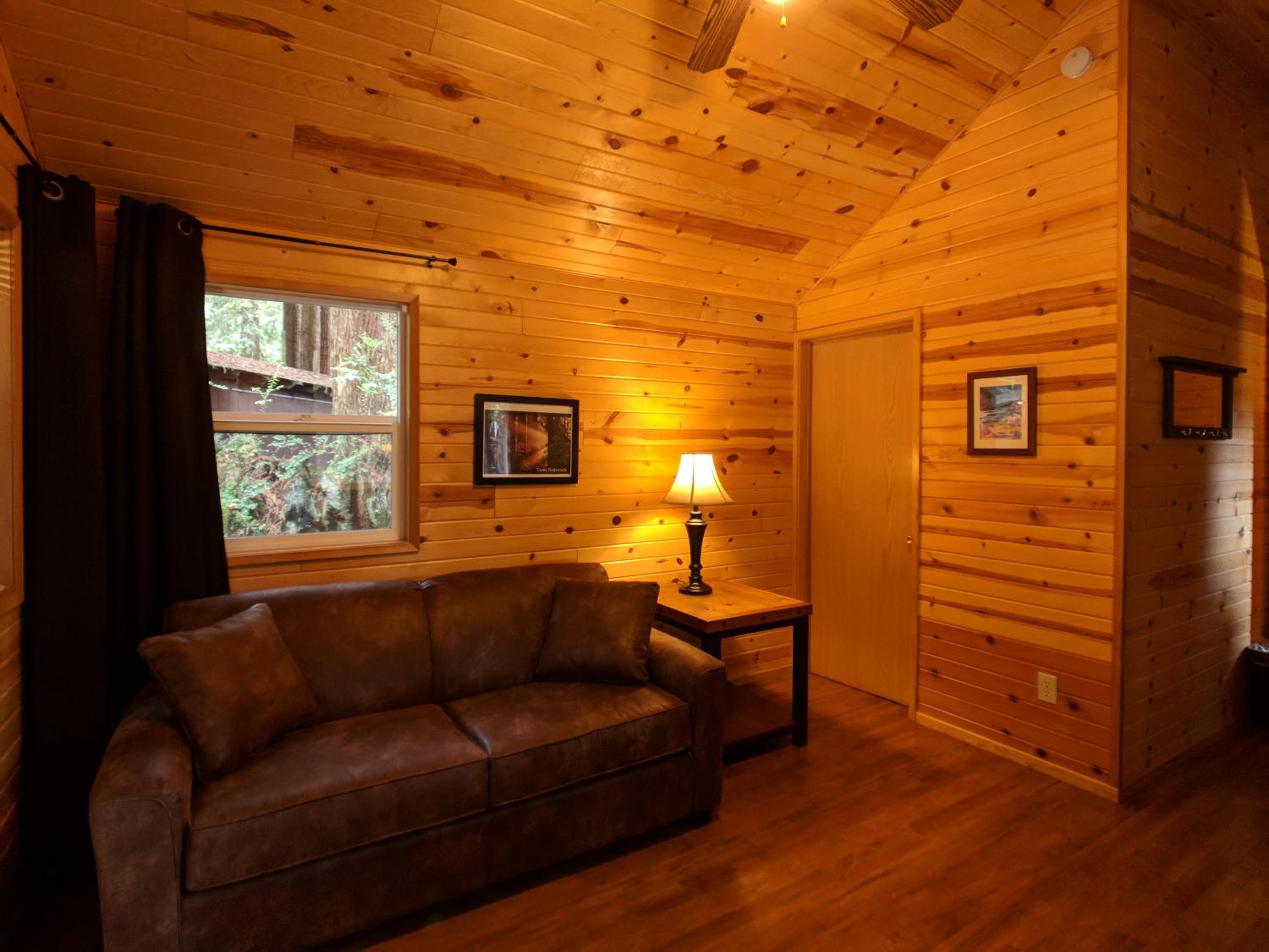 Family Room ( Dogs OK )