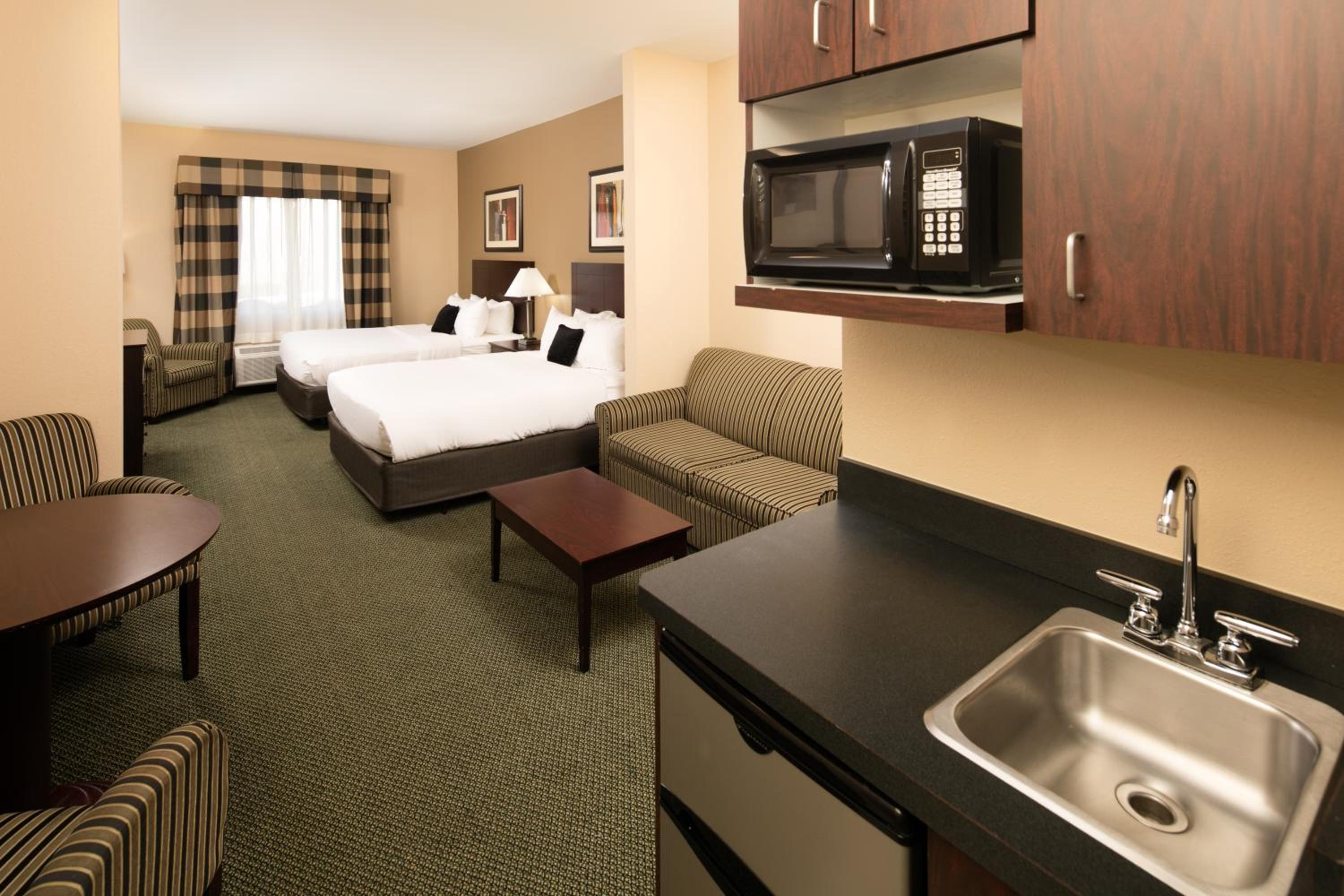 One-Bedroom Suite with Two Queen Beds and Sofa Bed - Non-Smoking - Photo 1