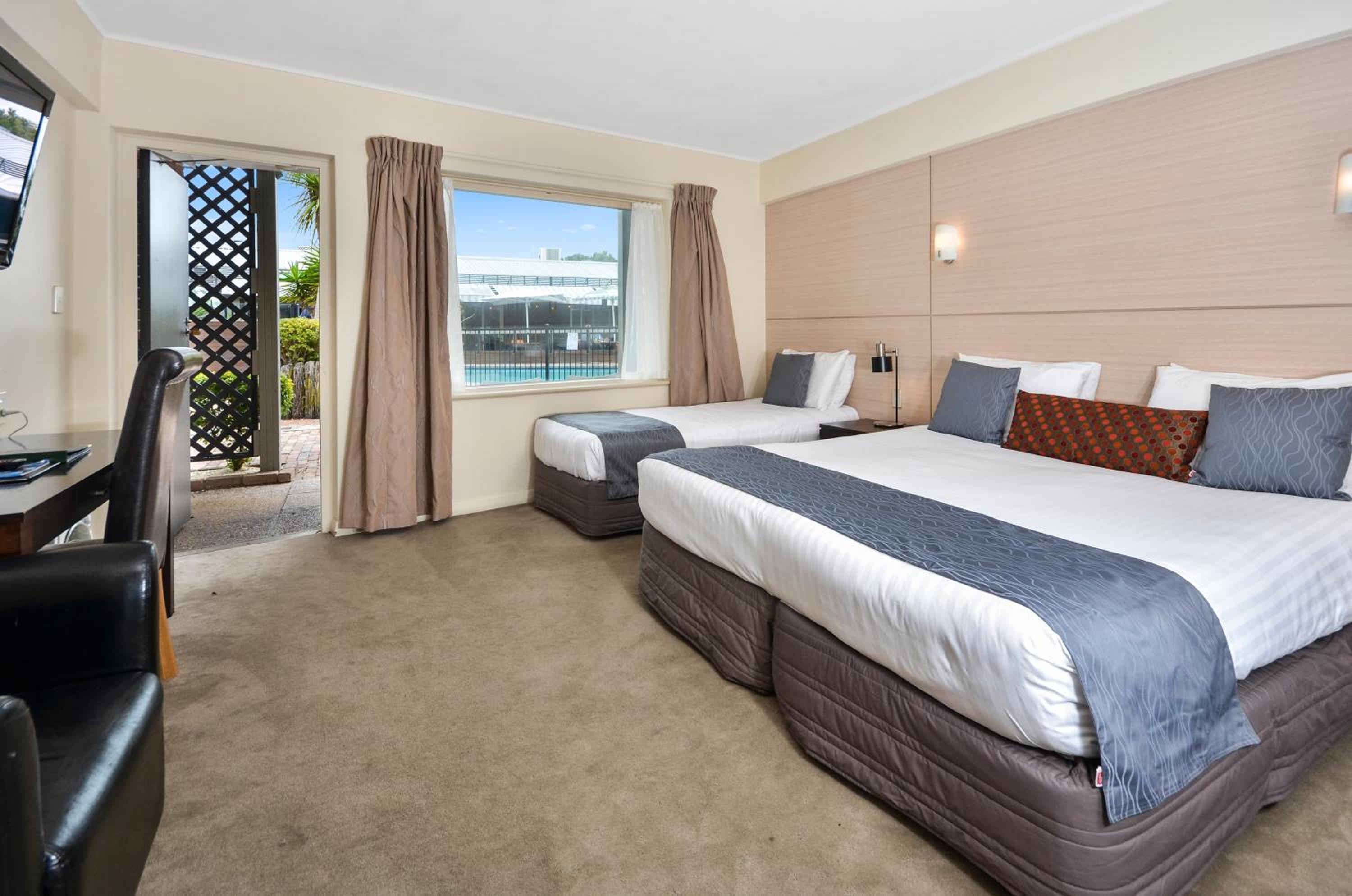 Superior Studio with pool view  - Photo 6
