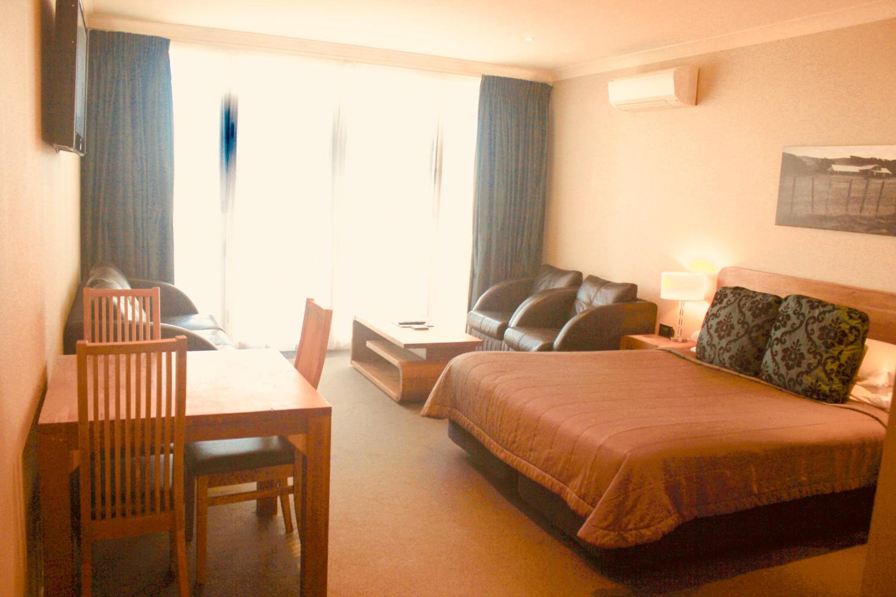 Ocean View Executive Apartment with Spa Bath - Photo 8