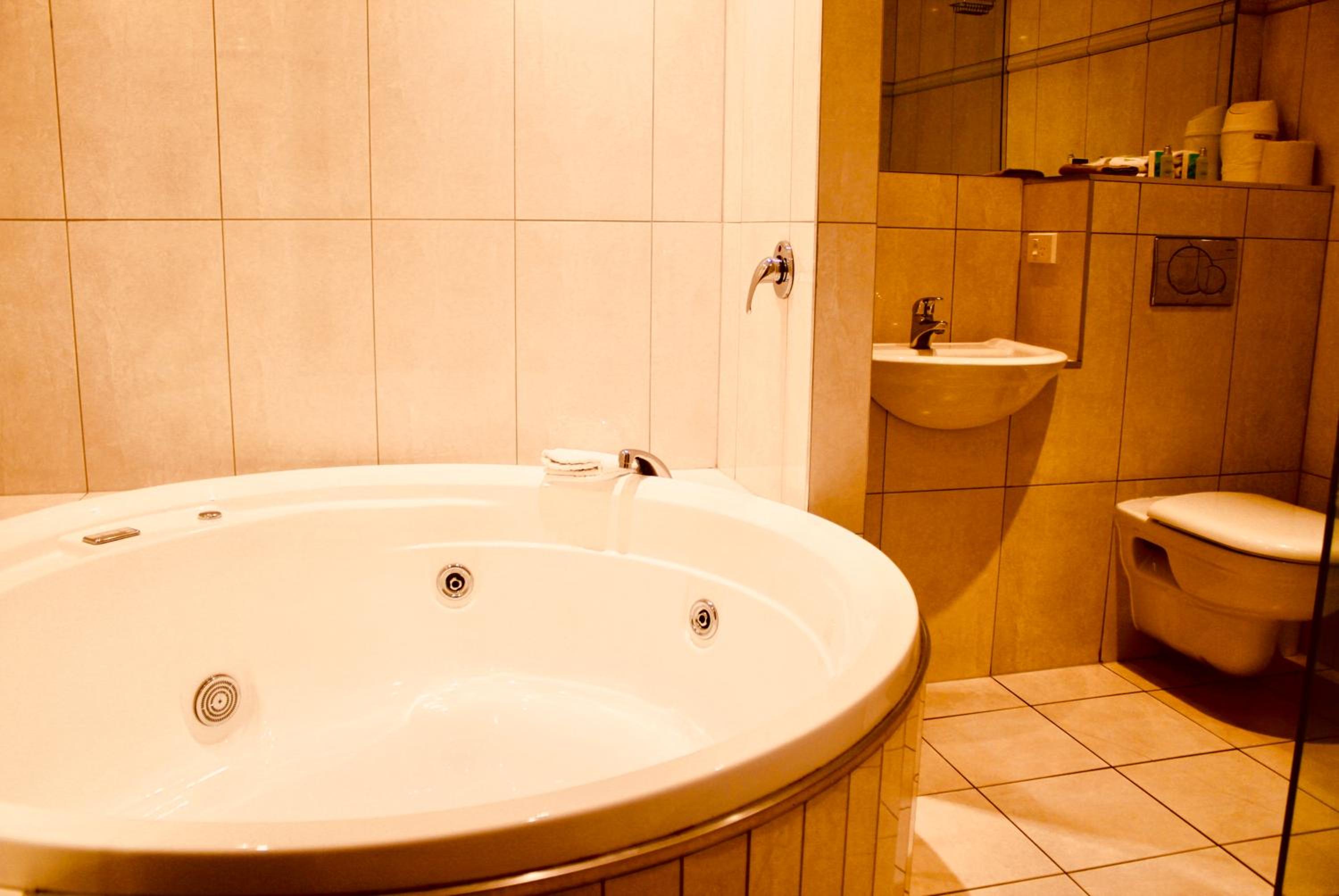 Ocean View Executive Apartment with Spa Bath - Photo 6