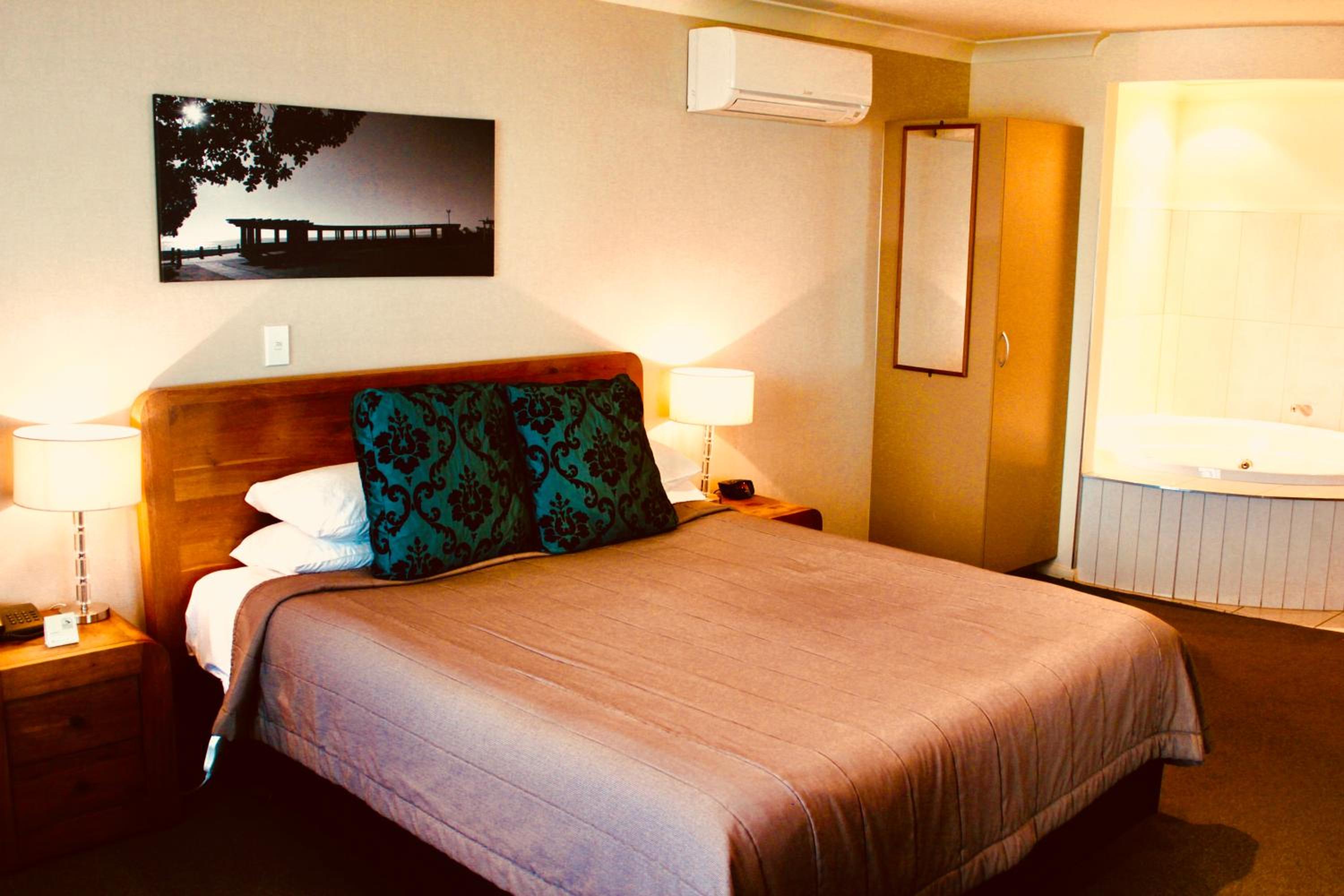 Ocean View Premium Suite with Spa Bath - Photo 17