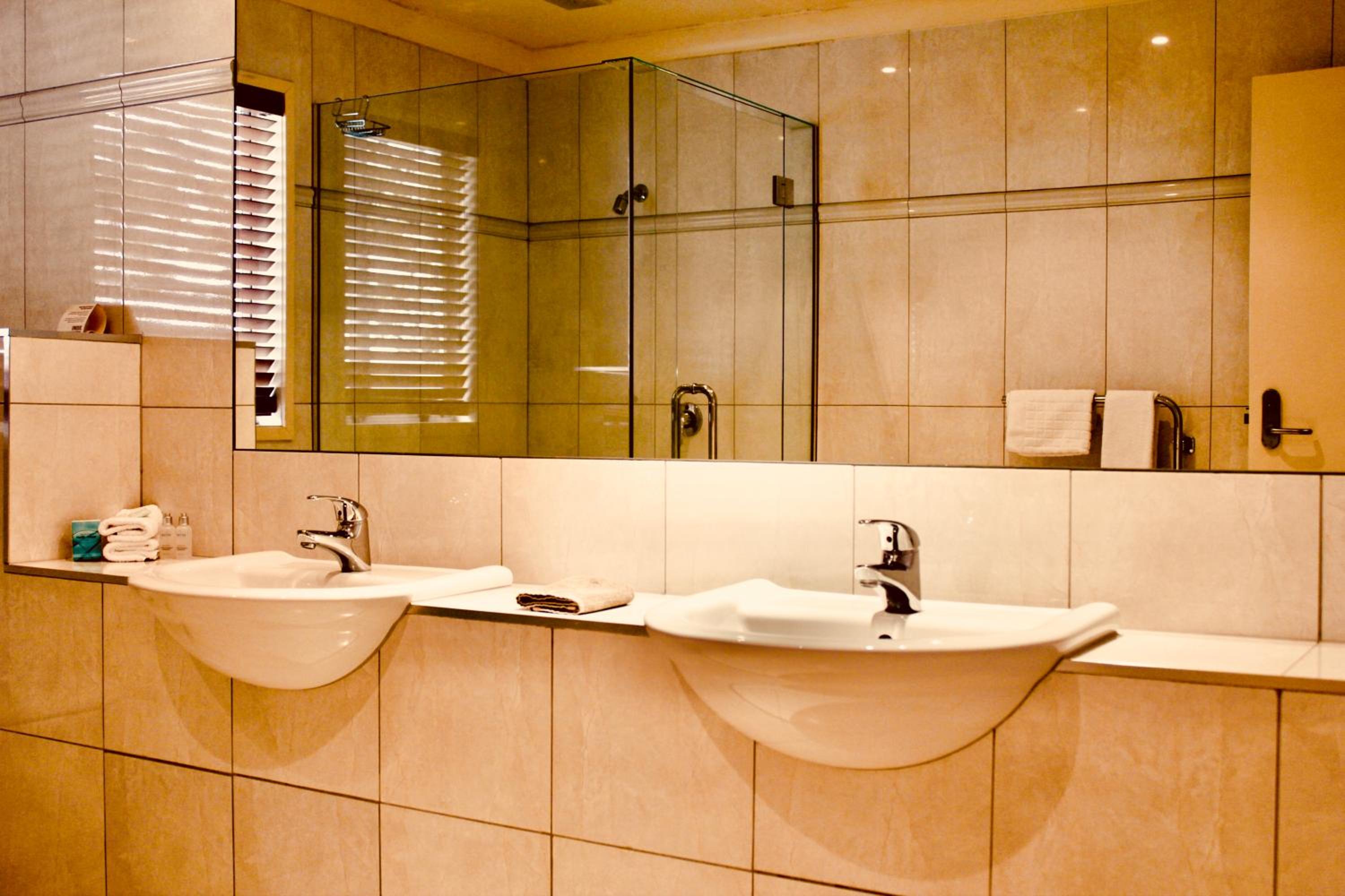 Ocean View Premium Suite with Spa Bath - Photo 22