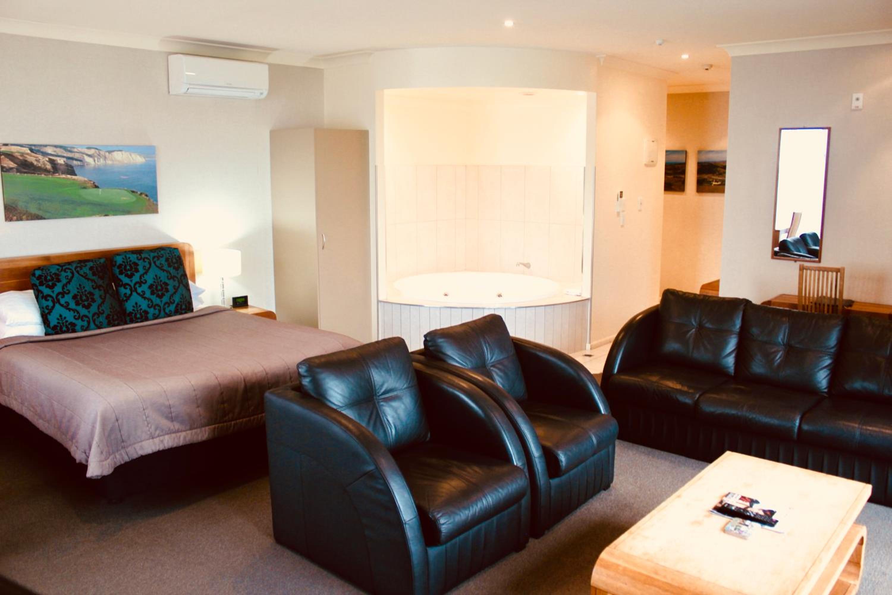 Ocean View Premium Studio with Spa Bath - Photo 32