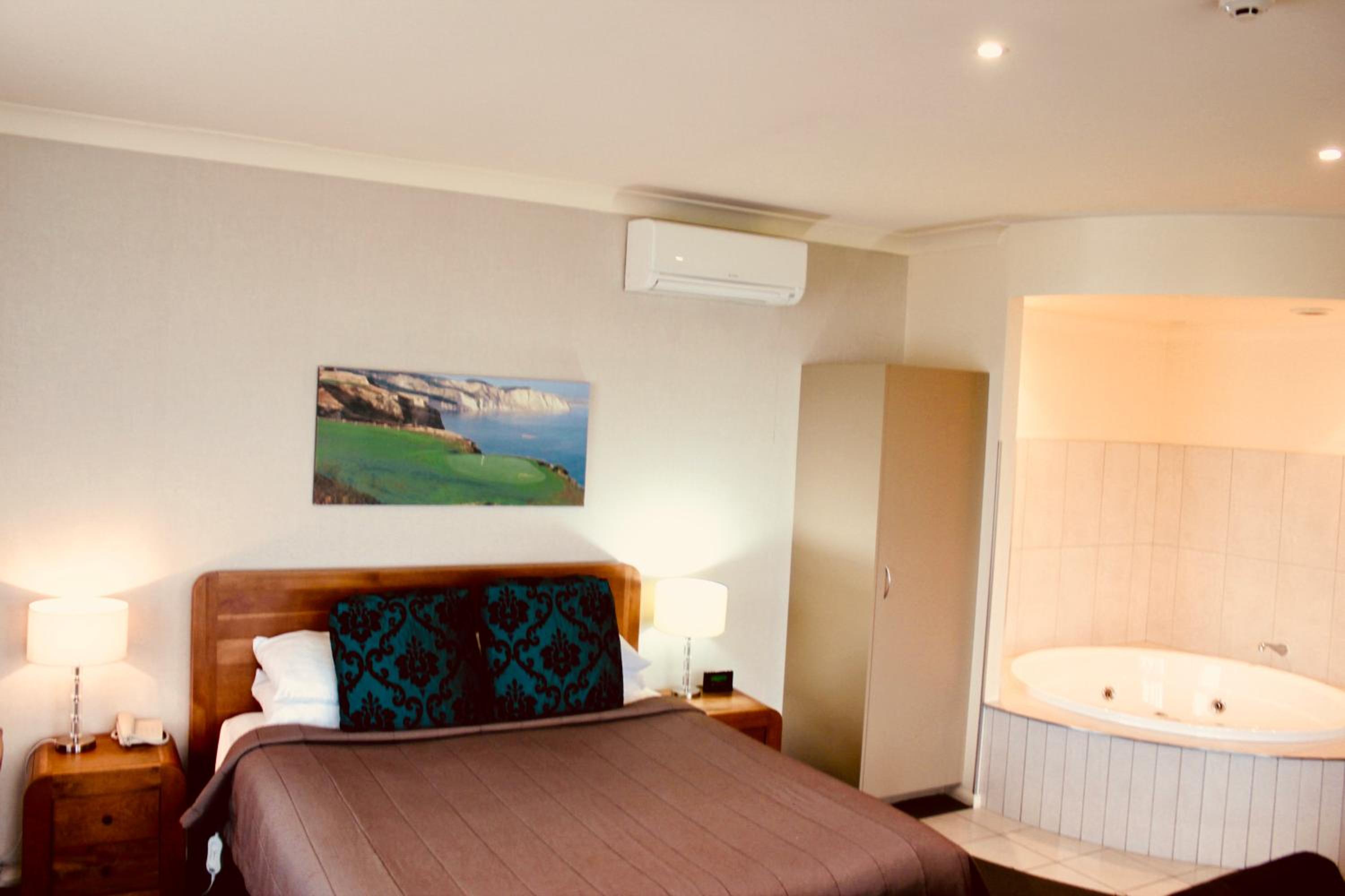 Ocean View Premium Studio with Spa Bath - Photo 34