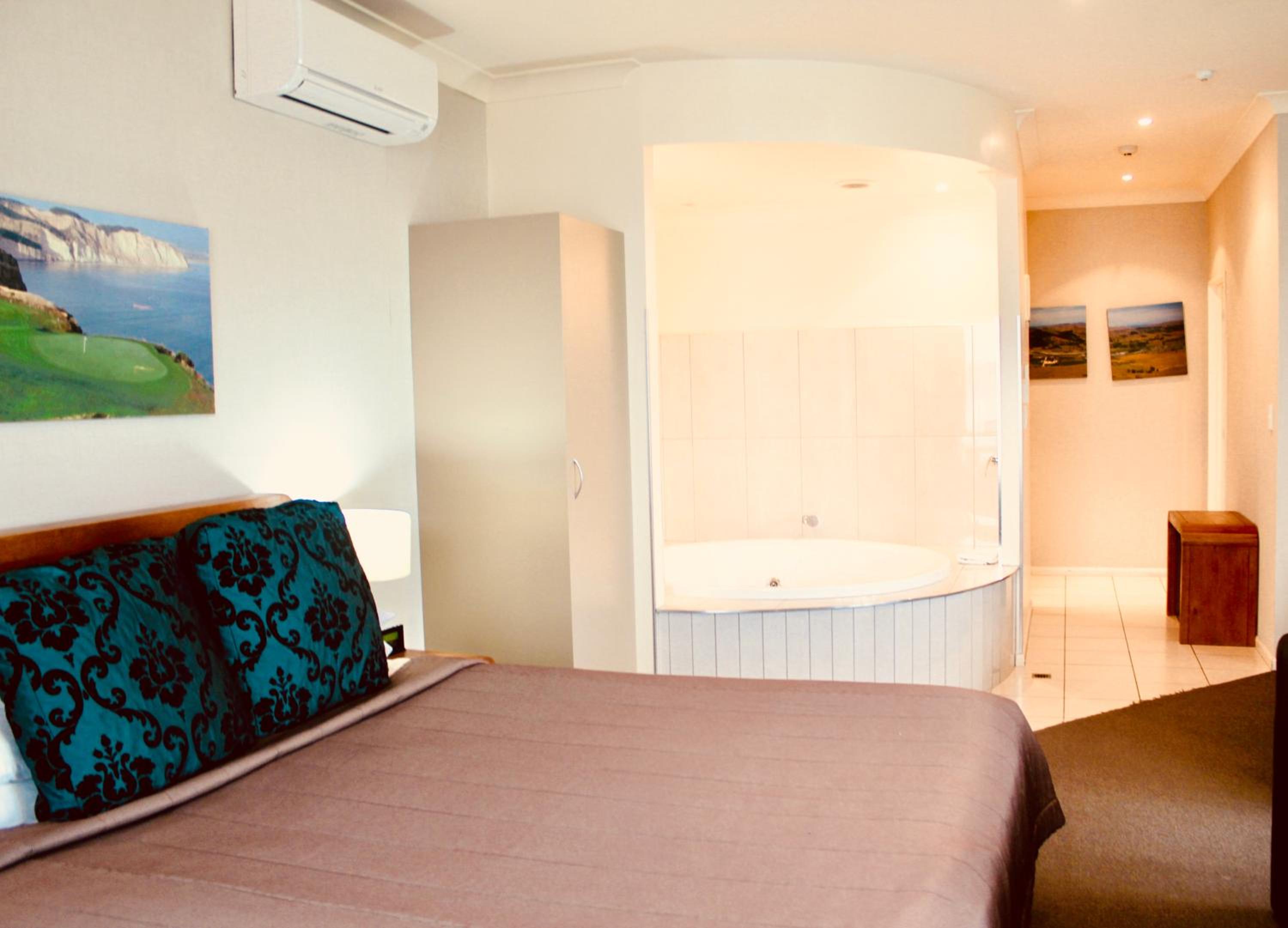 Ocean View Premium Studio with Spa Bath - Photo 31