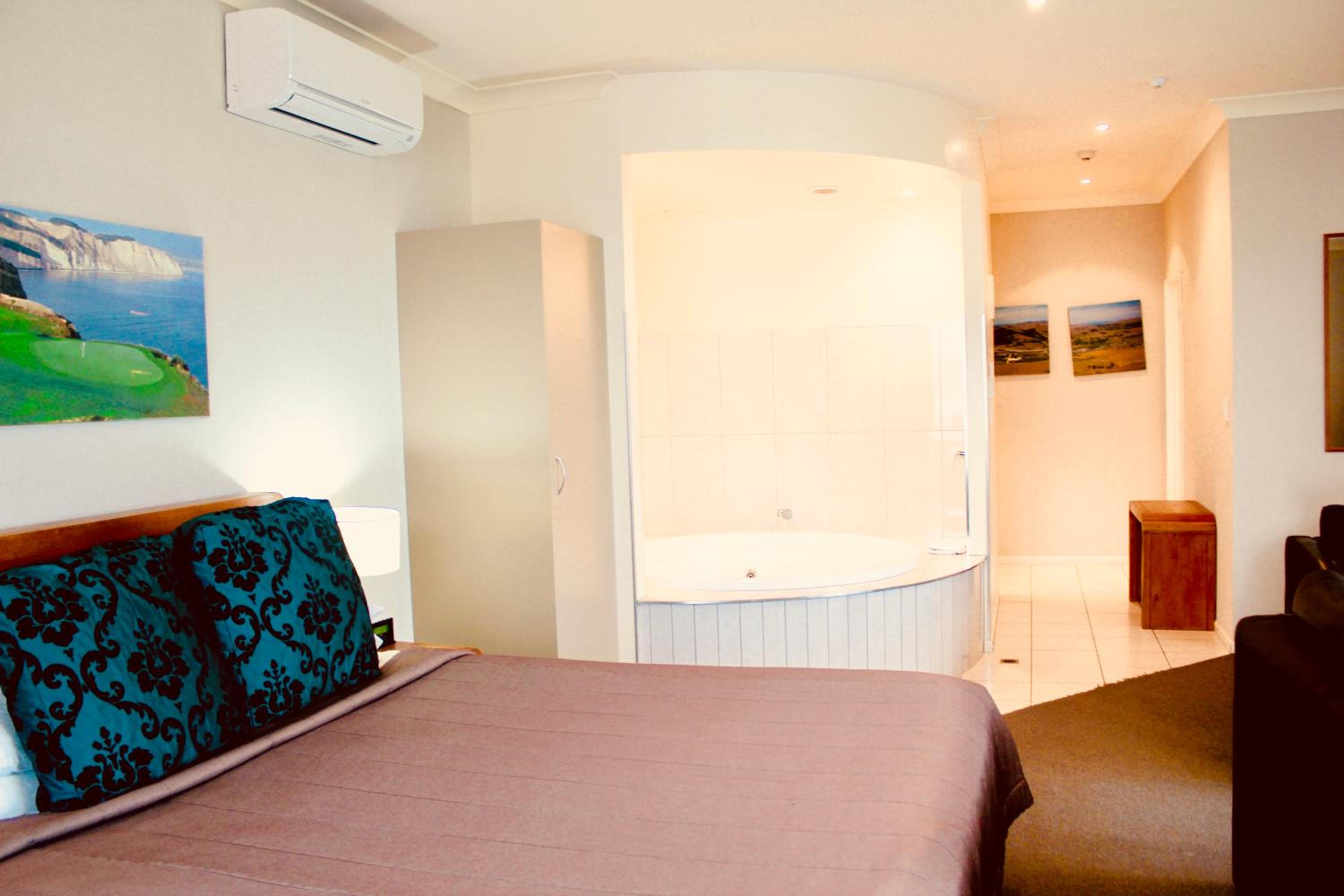 Ocean View Premium Studio with Spa Bath - Photo 30