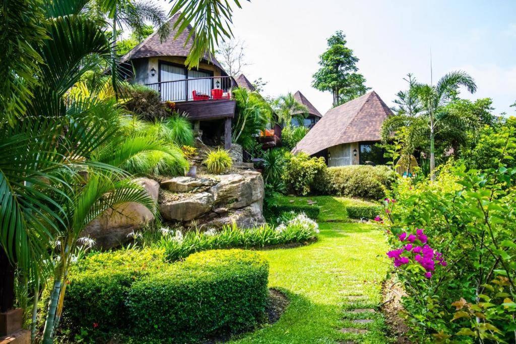 One-Bedroom Bungalow - Photo 4