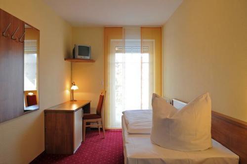 Economy Double Room - Photo 4