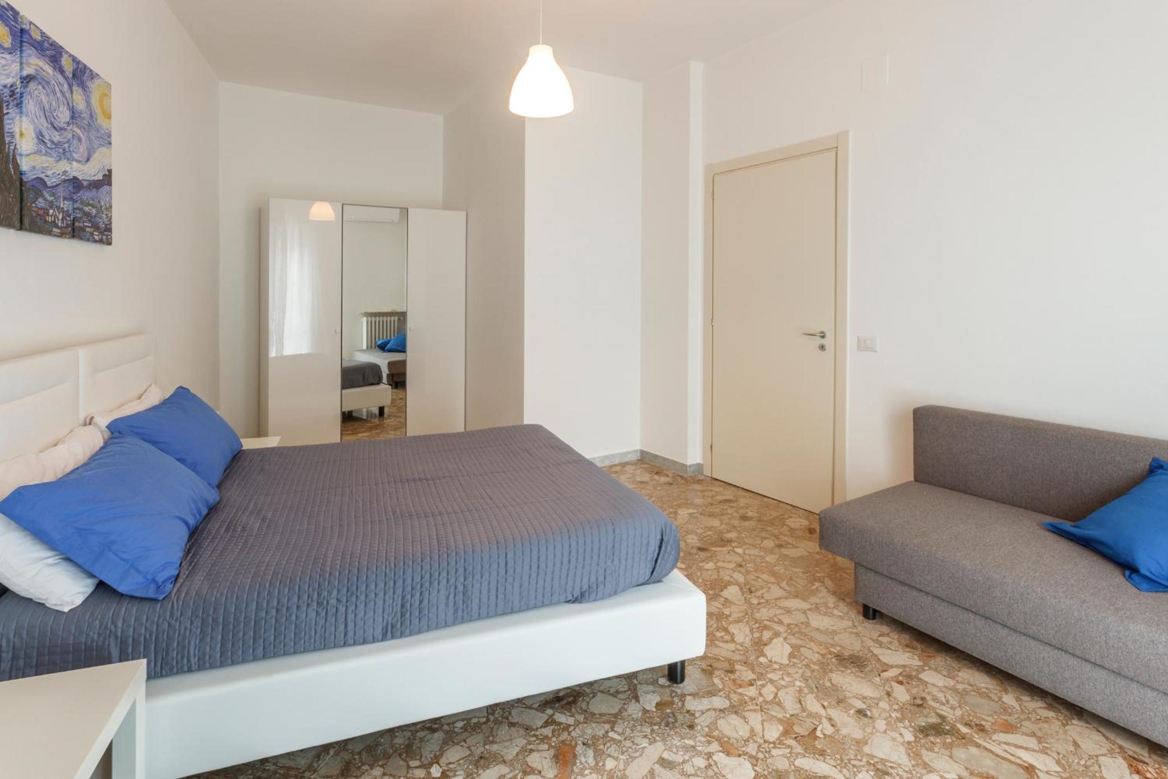 One-Bedroom Apartment - Photo 51