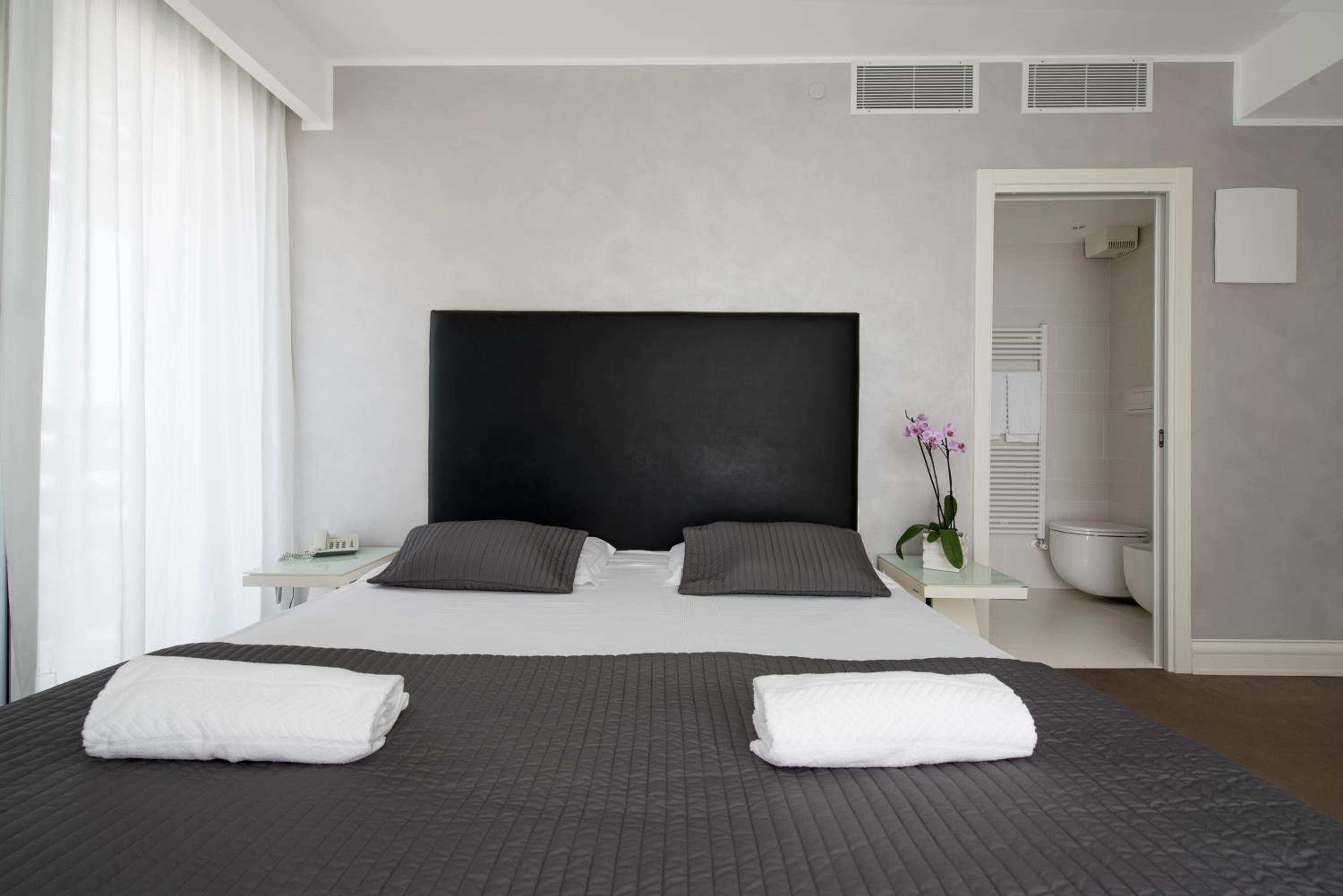 Family Room with Garden View photo 2