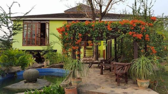 Four-Bedroom House - Photo 2
