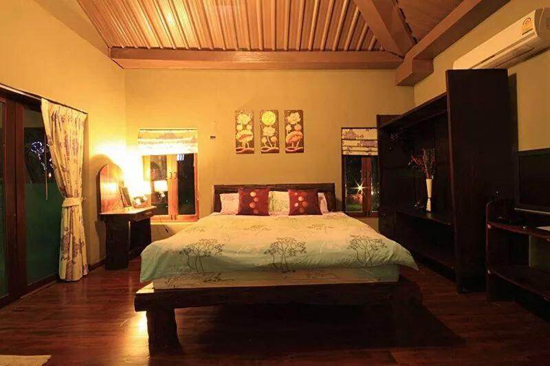 Four-Bedroom House - Photo 1