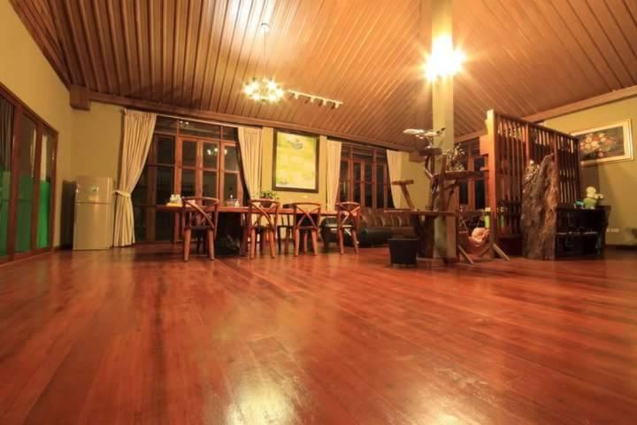 Four-Bedroom House - Photo 5