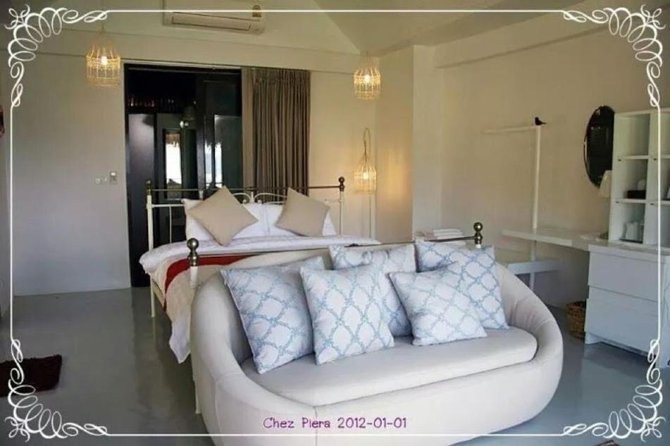 One-Bedroom Bungalow - Photo 2