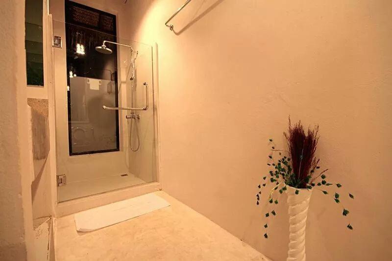 Deluxe Double or Twin Room - Photo 6