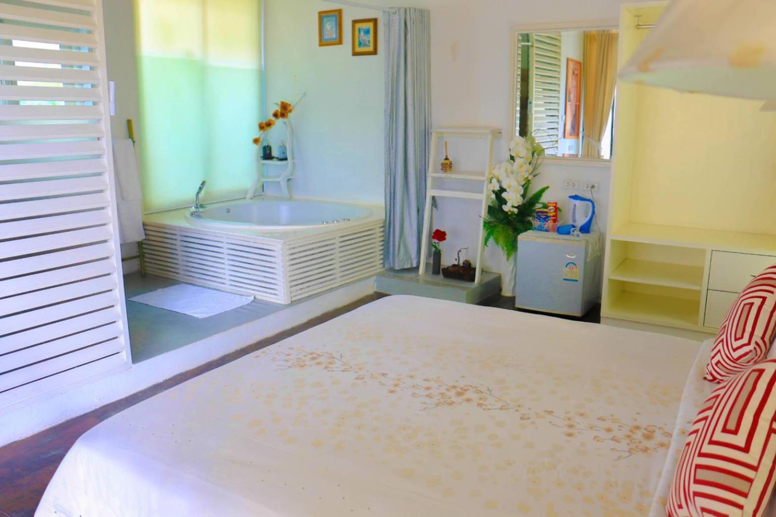 Suite with Spa Bath - Photo 5