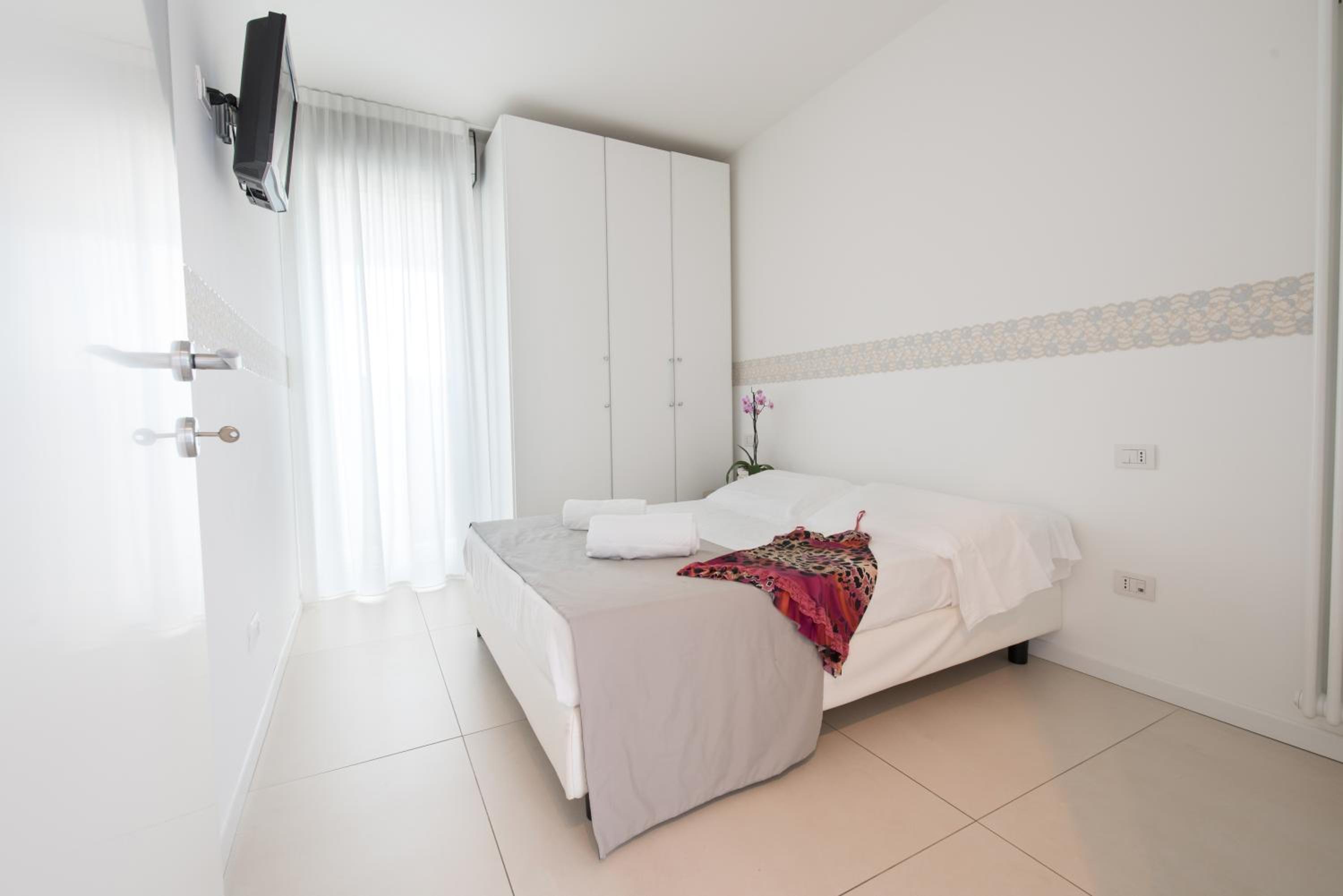 Two-Bedroom Suite with Sea View - Photo 1