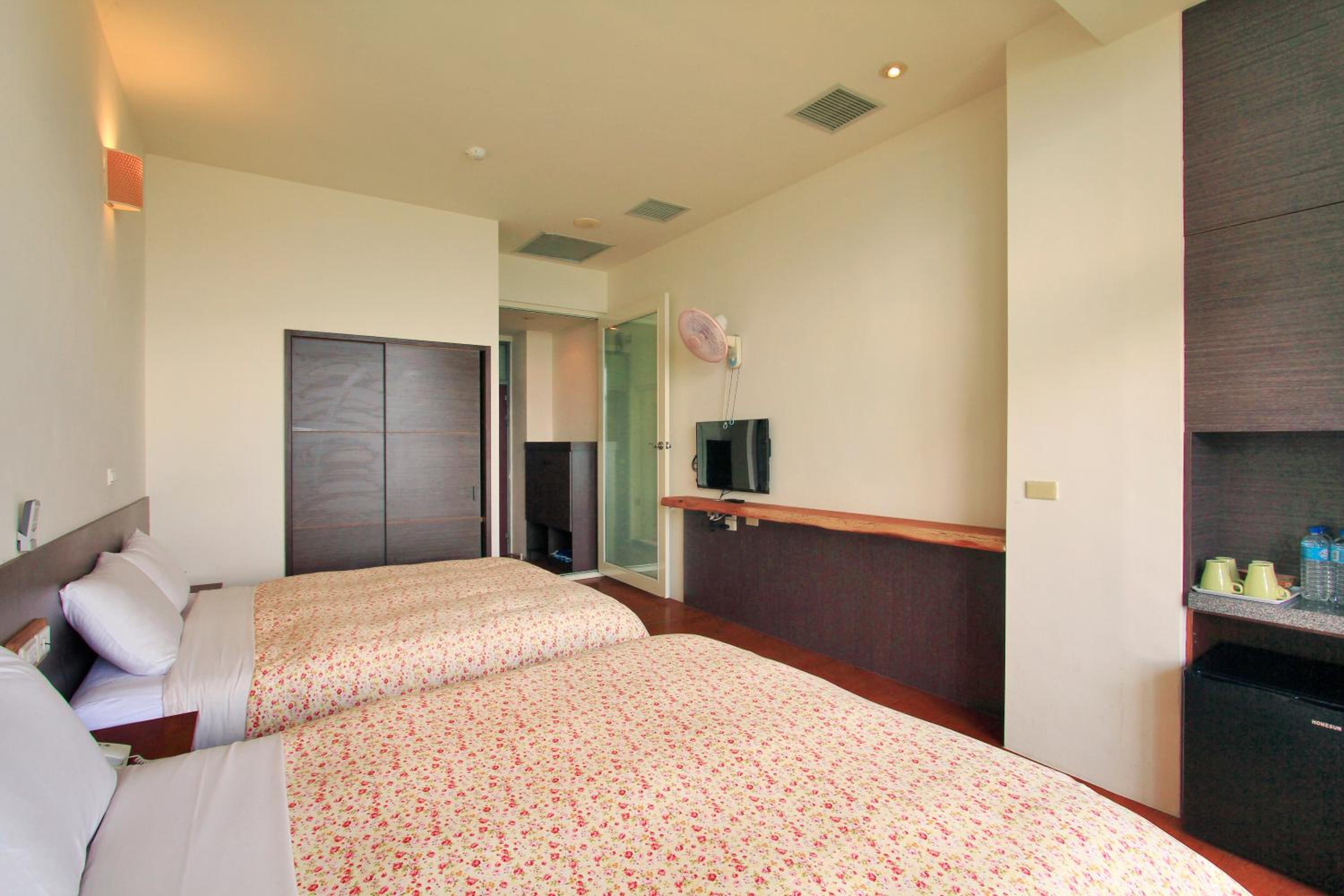 Quadruple Room with Balcony photo 3