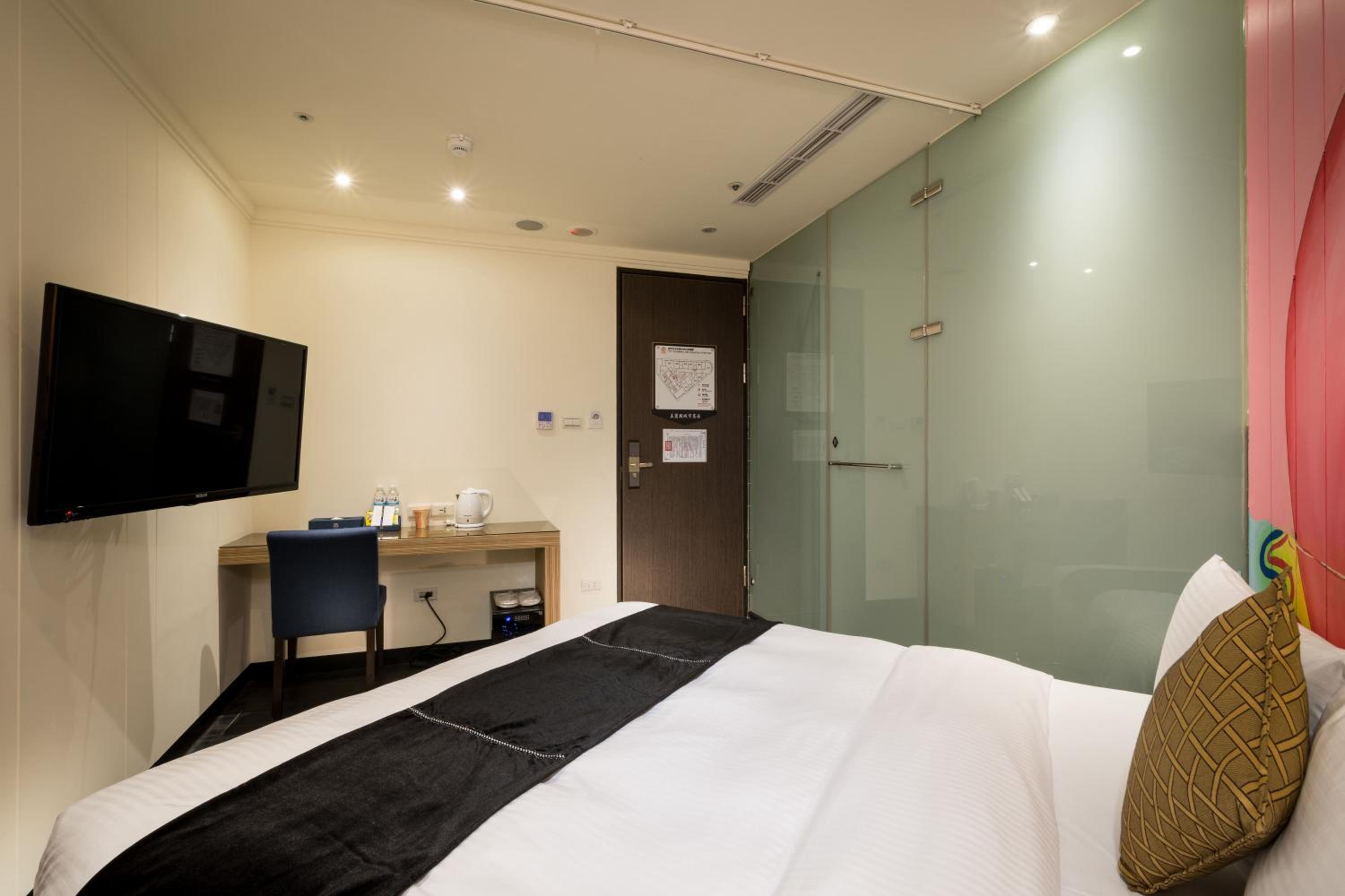 Double Room (No Window), photo 7