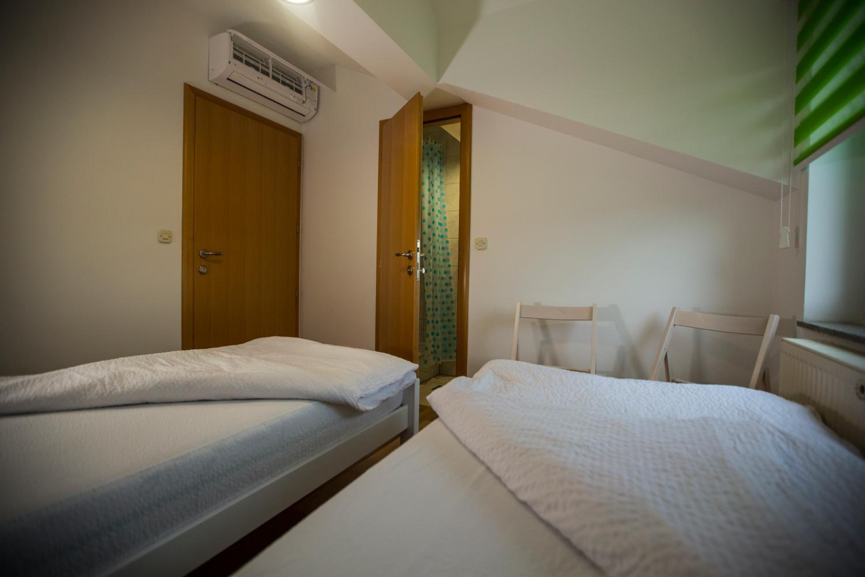 Twin Room With Bathroom photo 3