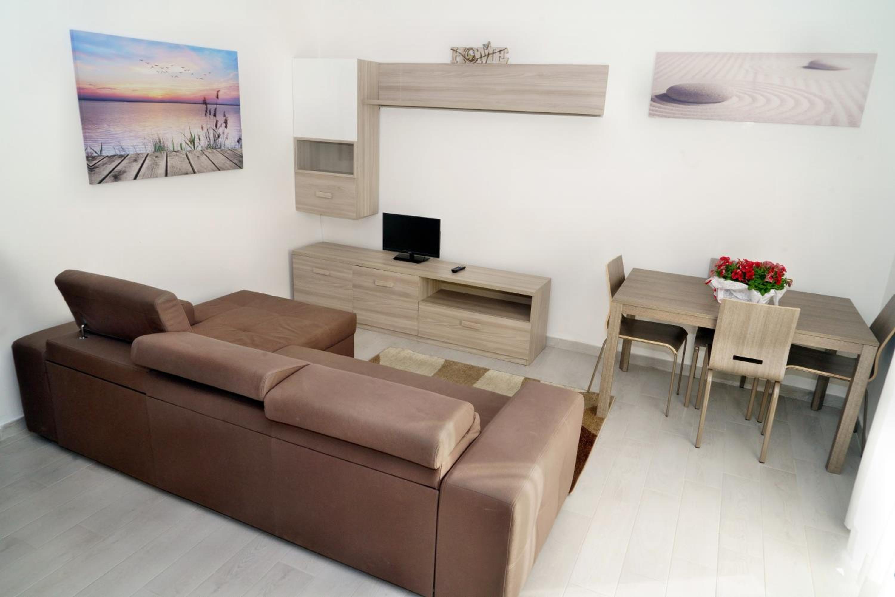 Superior Two-Bedroom Apartment (6 Adults) photo 1
