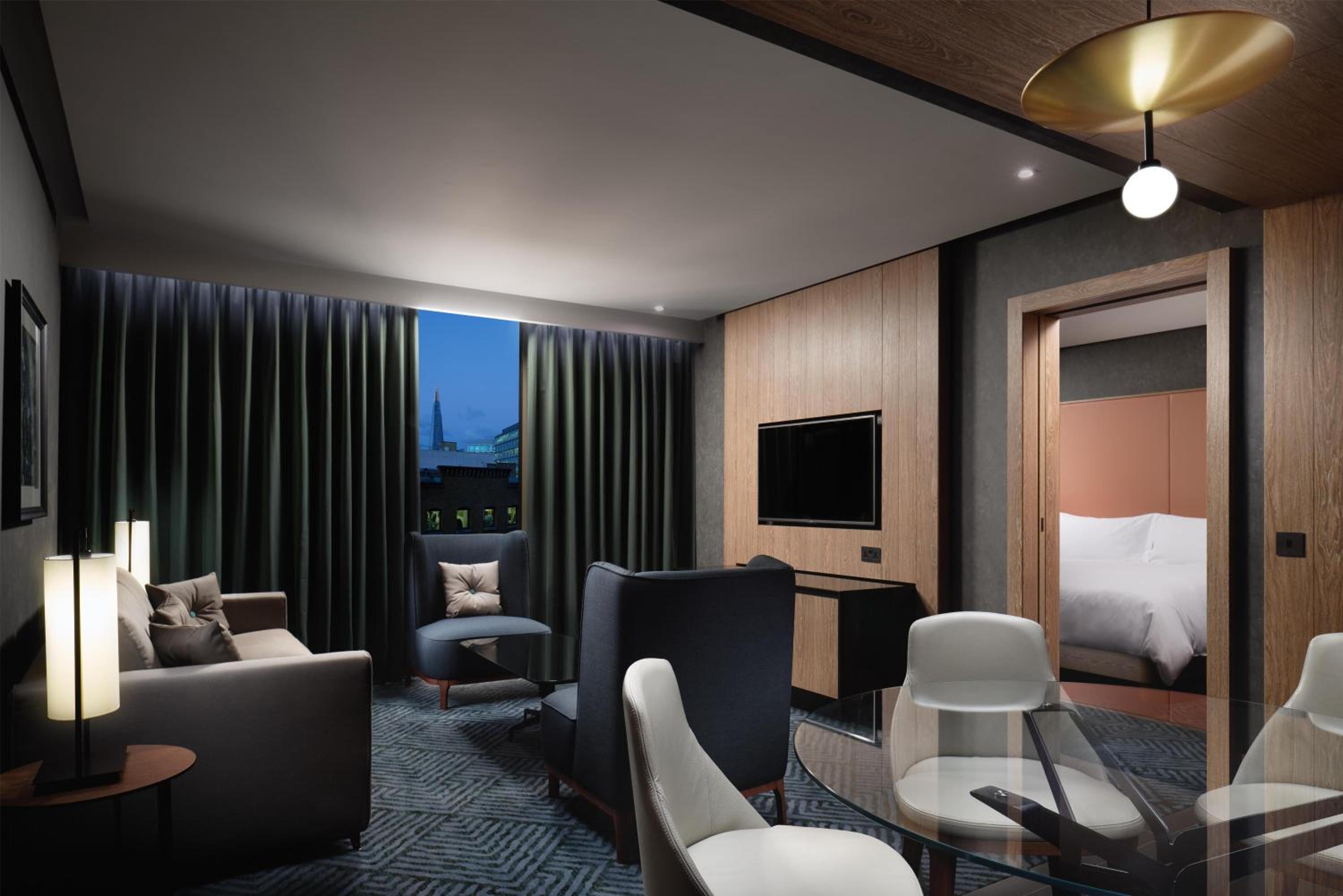 Moonin Suite with One King Bed and Lounge Access