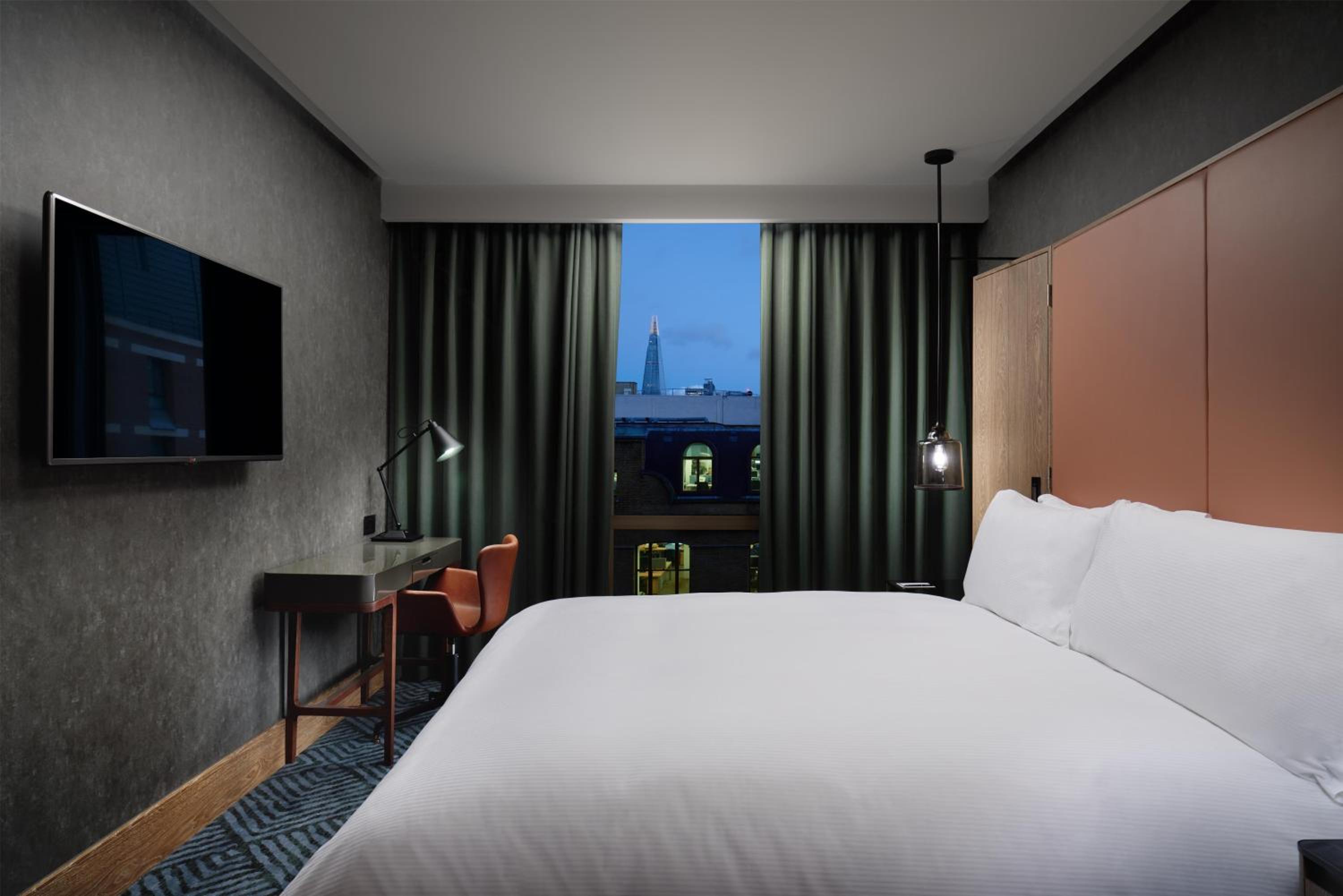 Moonin Suite with One King Bed and Lounge Access