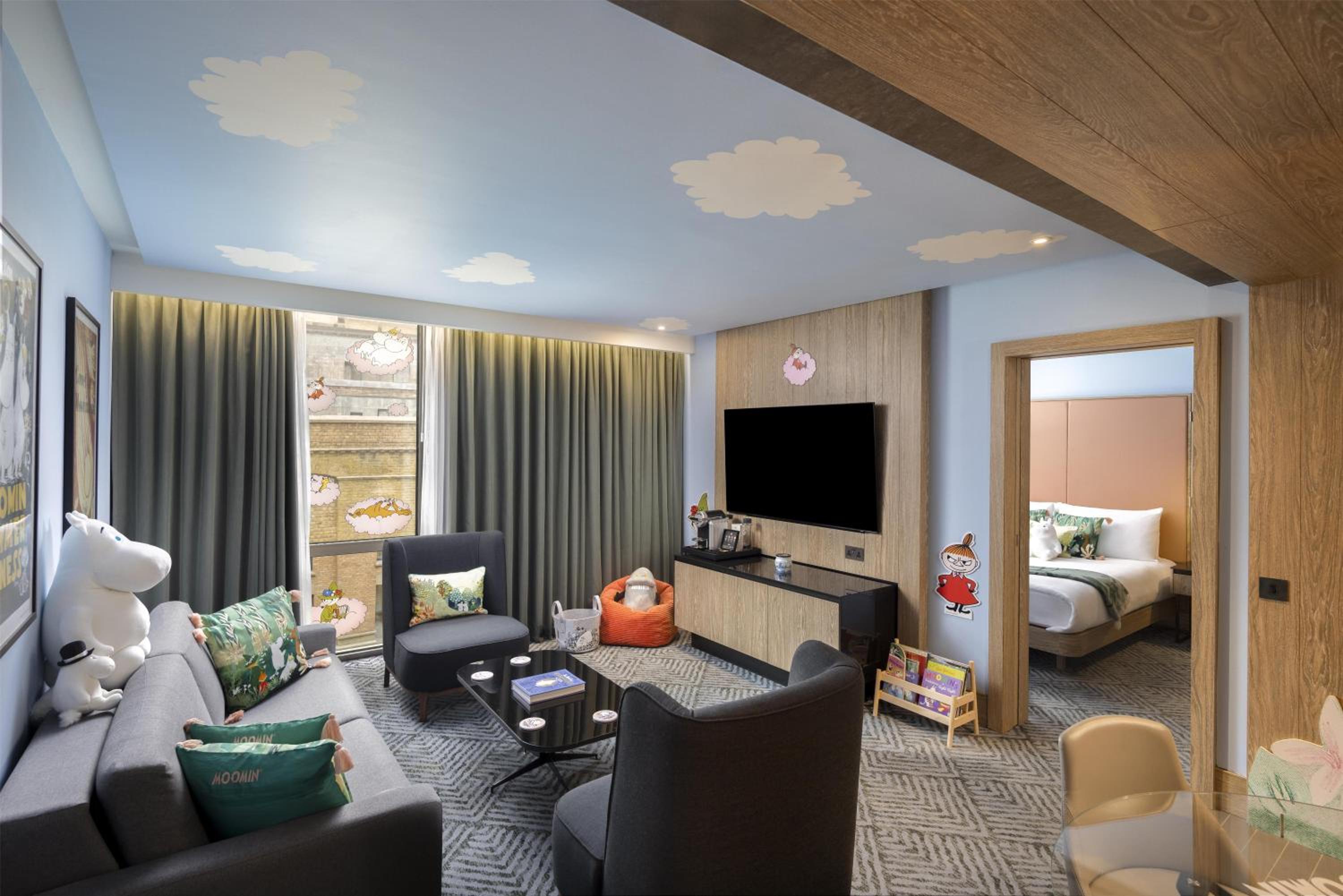 Moonin Suite with One King Bed and Lounge Access