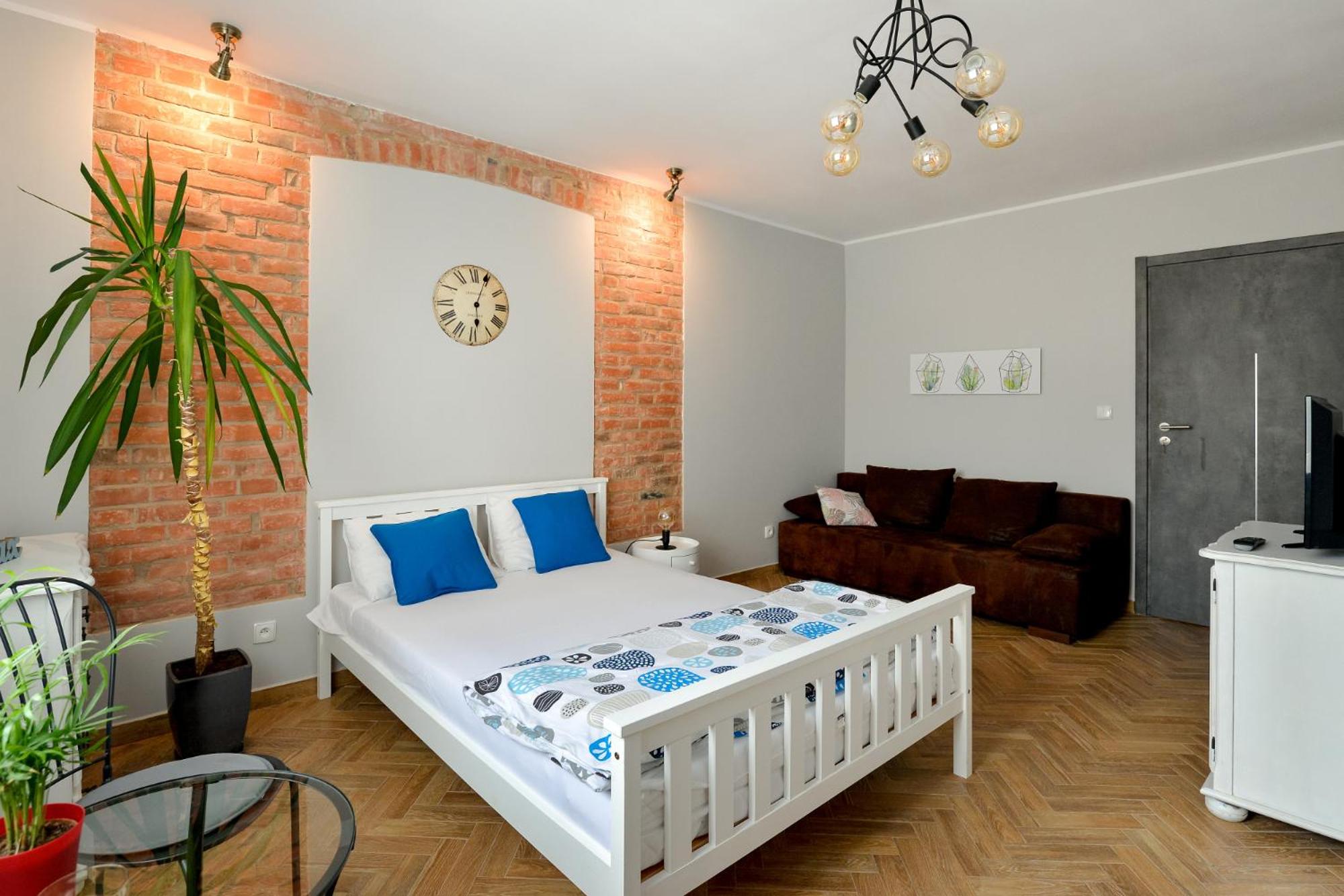 Double or Twin Room with Private Bathroom-Room no.8 - Photo 2