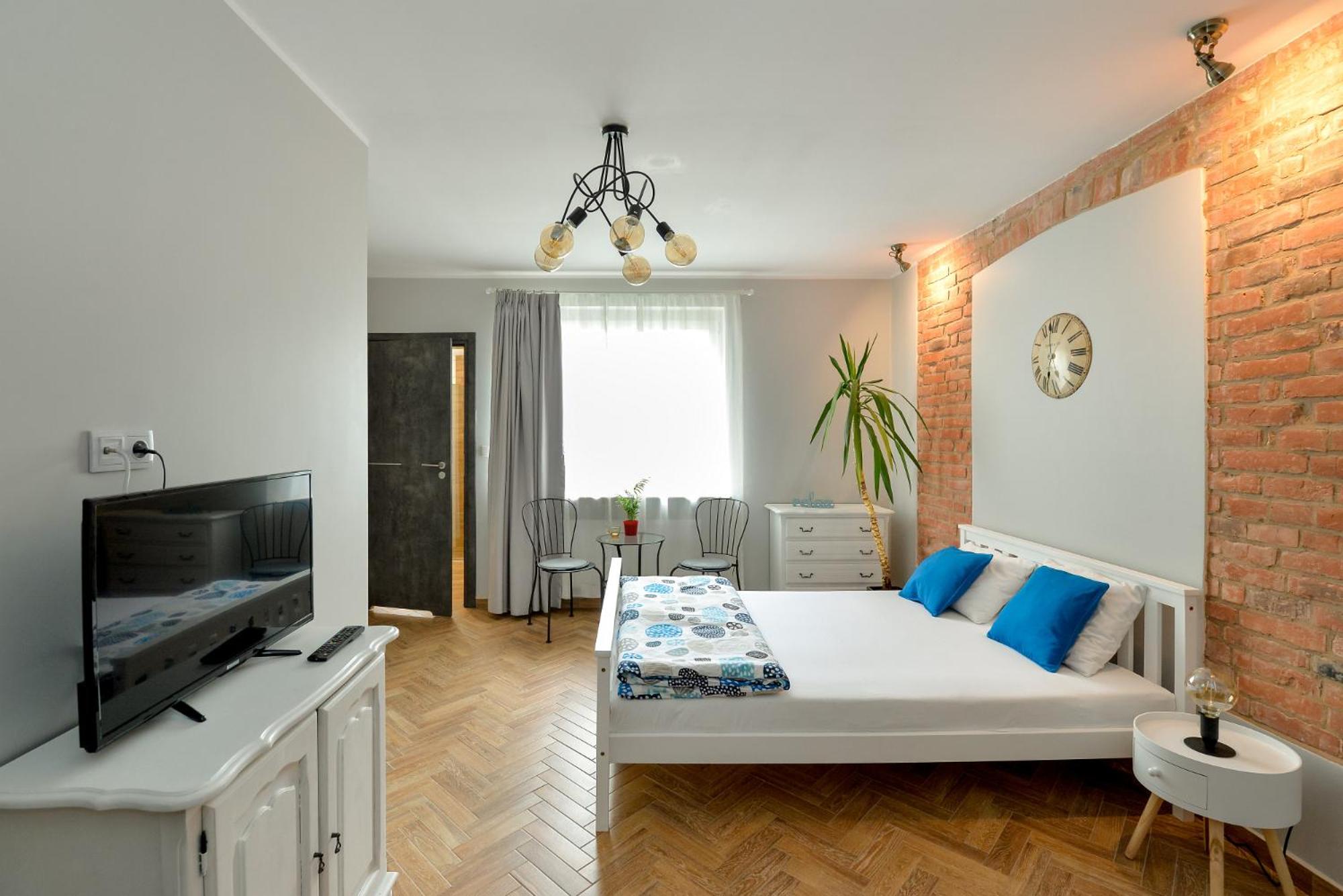 Double or Twin Room with Private Bathroom-Room no.8 - Photo 8