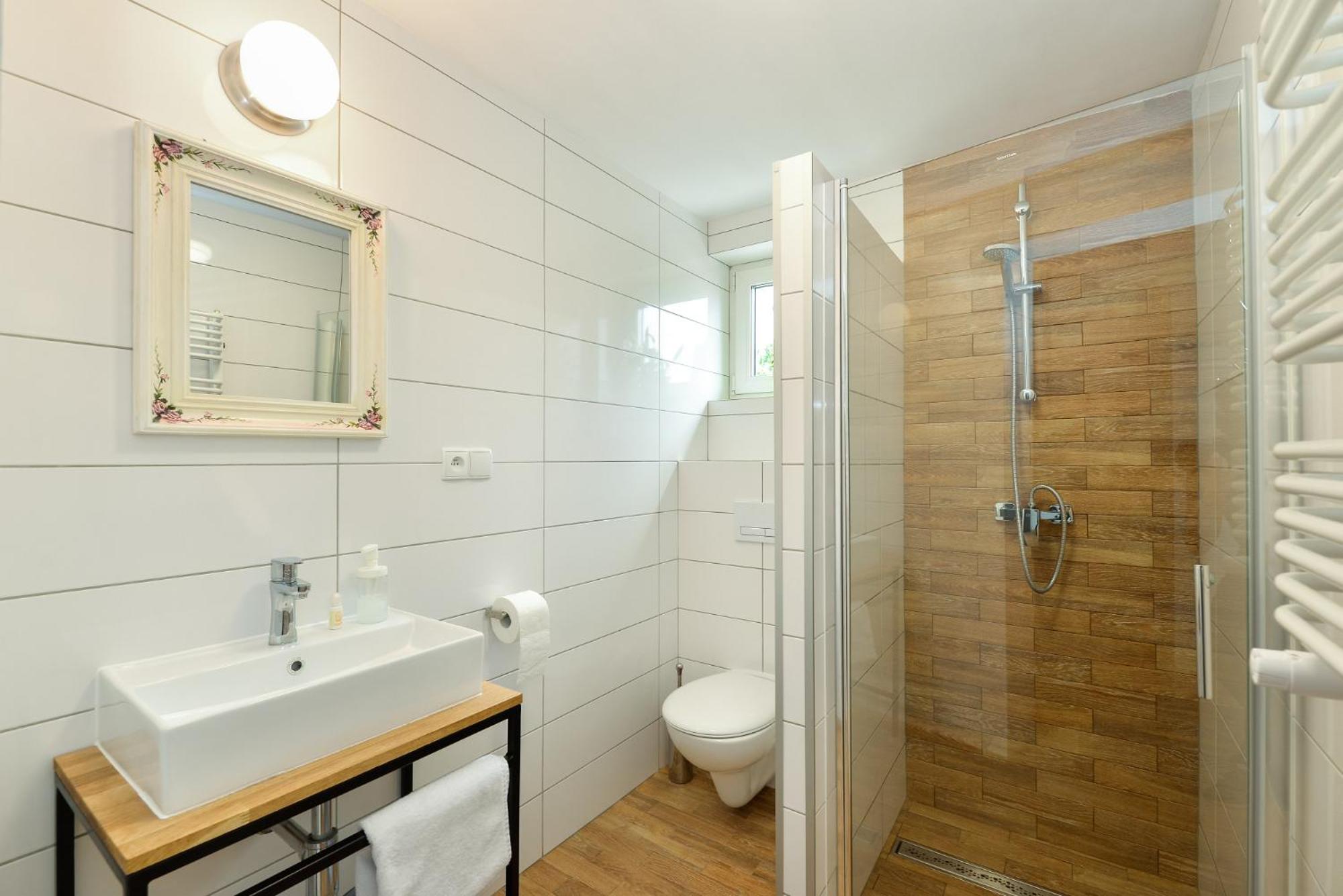 Double or Twin Room with Private Bathroom-Room no.8 - Photo 3