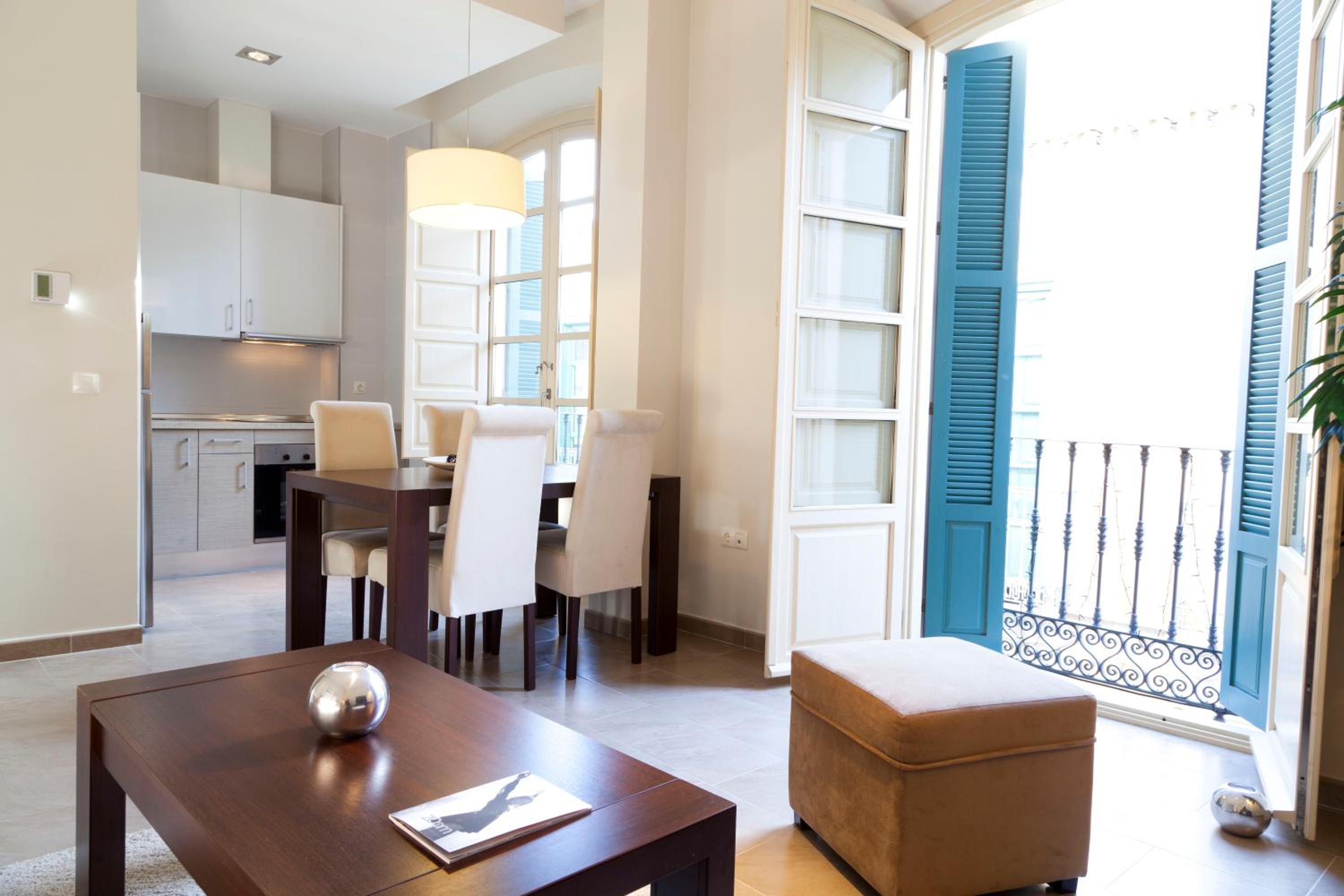 Apartamento de un dormitorio superior con balcón