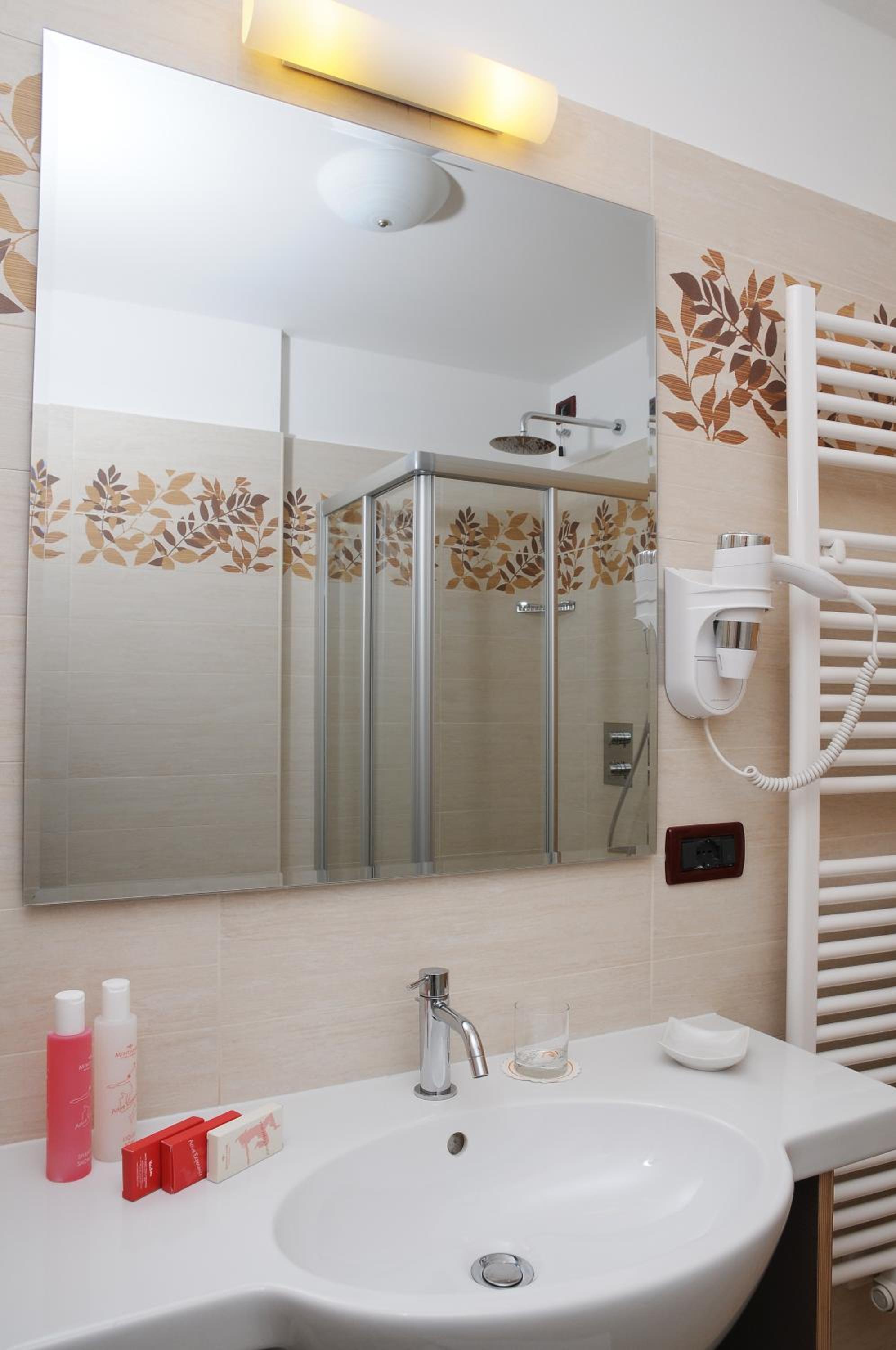 Comfort Two-Bedroom Apartment - Via 4 Novembre 68  photo 3
