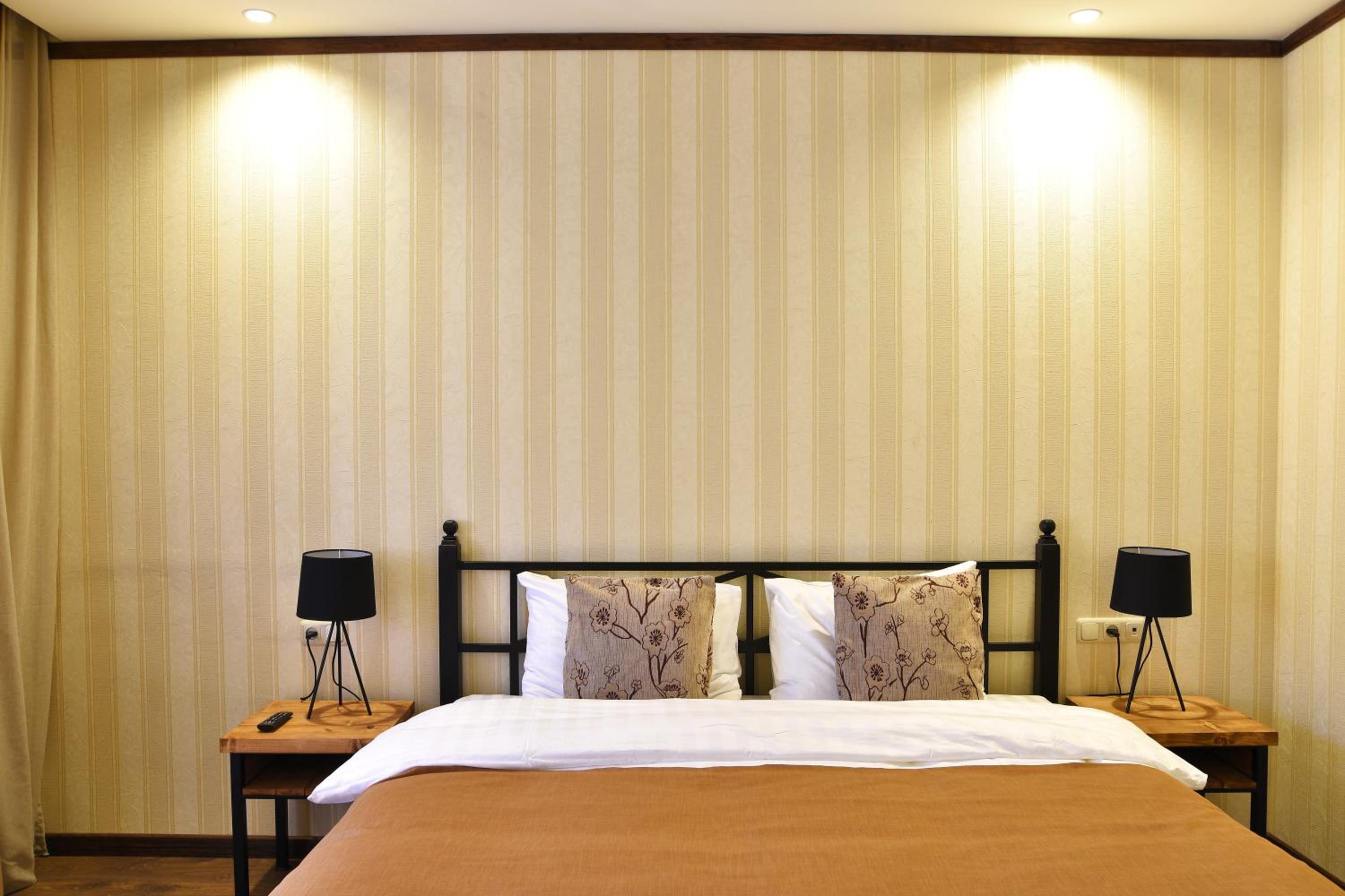 Double Room With Extra Bed photo 2